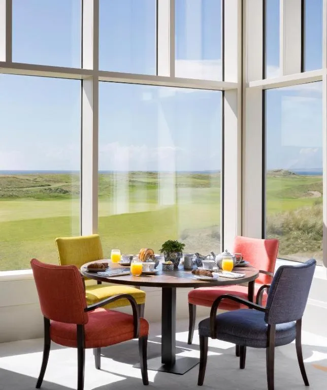 Breakfast in Another Place, The Machrie