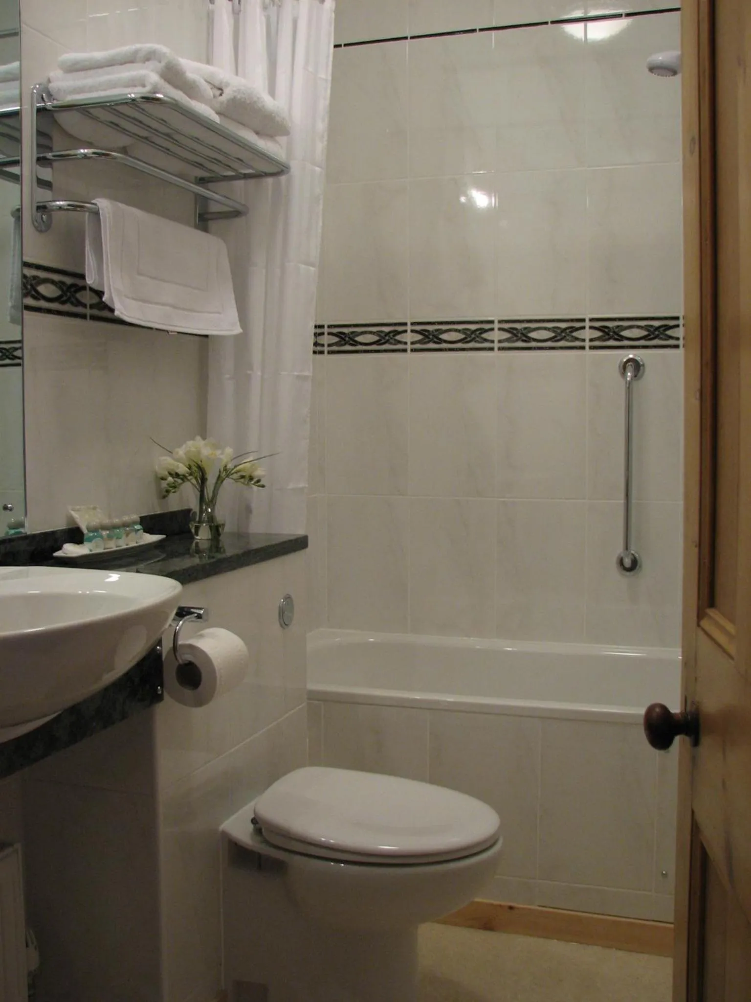 Bathroom in Gwrach Ynys Country Guest House
