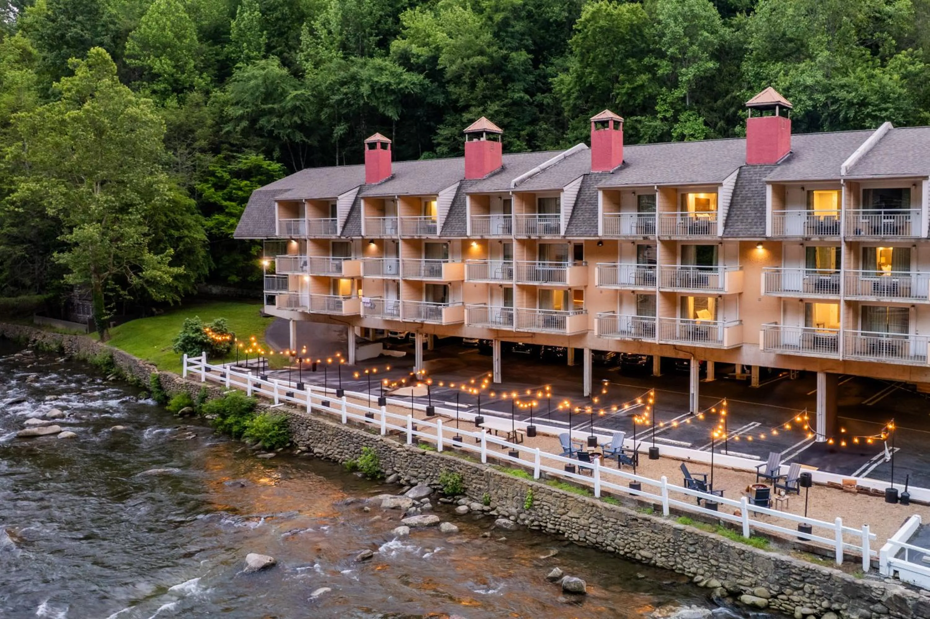 Property building in Gatlinburg River Inn
