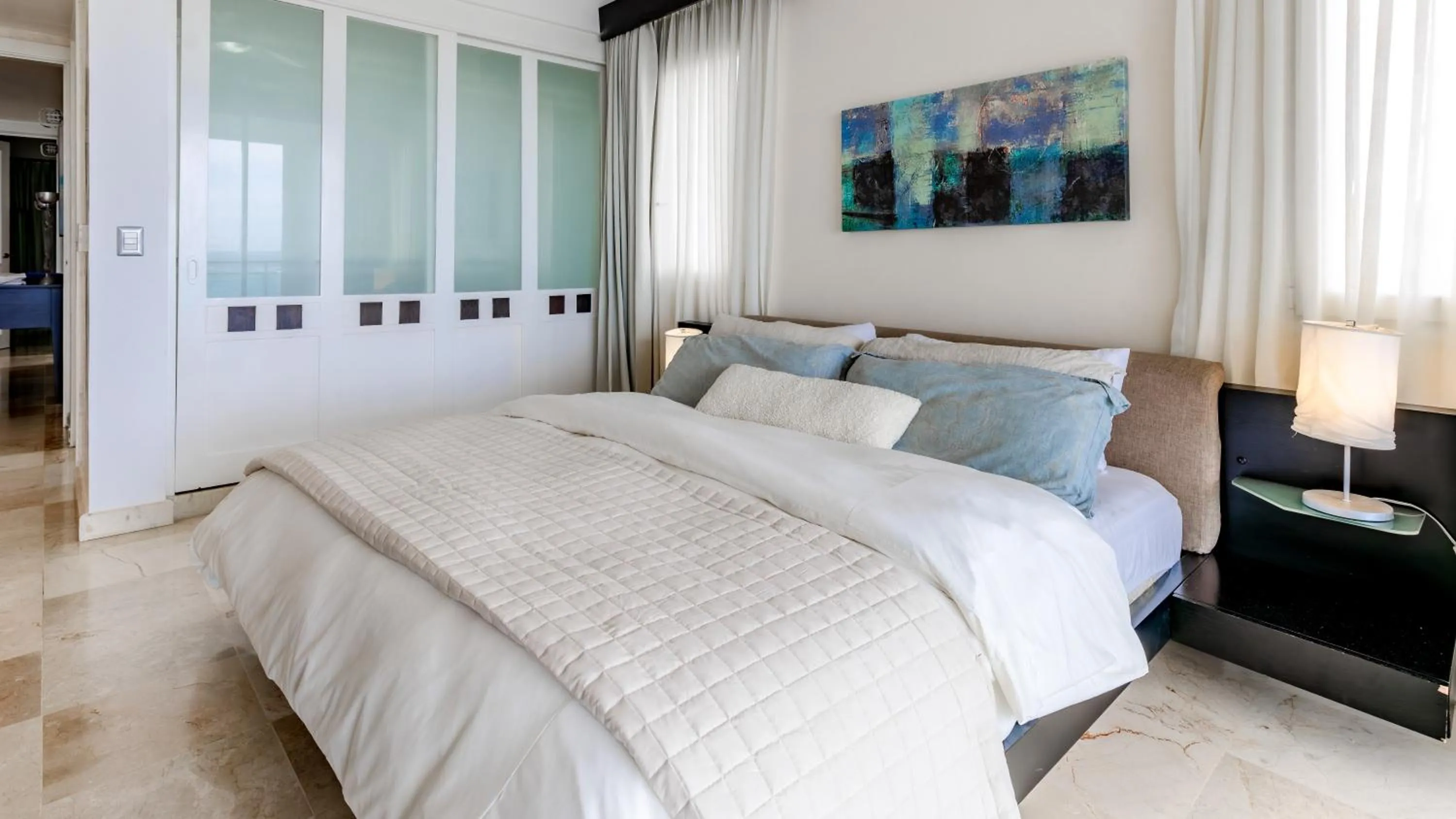 Bedroom, Bed in Watermark Luxury Oceanfront Residences