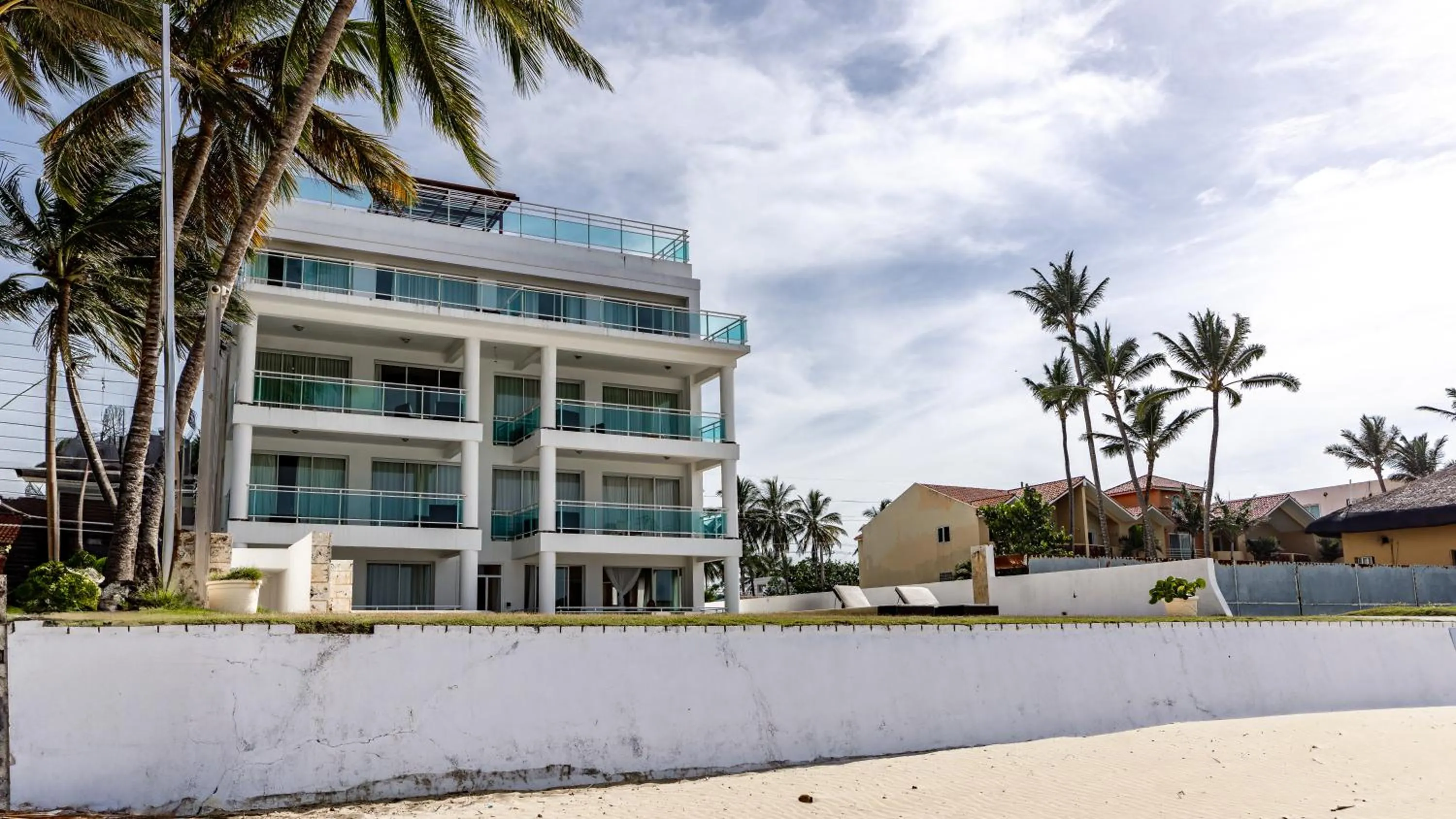 Property building in Watermark Luxury Oceanfront Residences