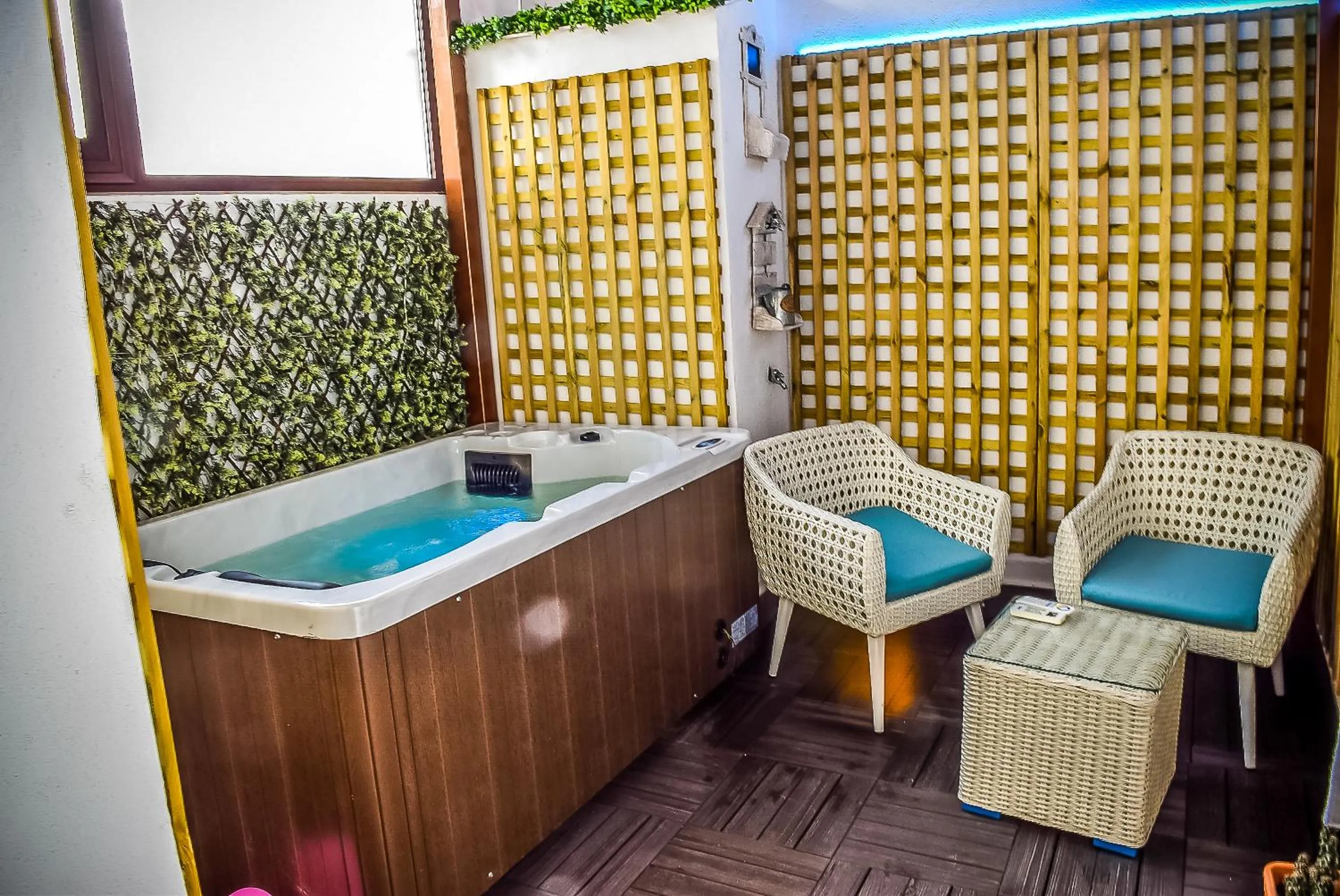 Hot Tub in Hotel Nomada