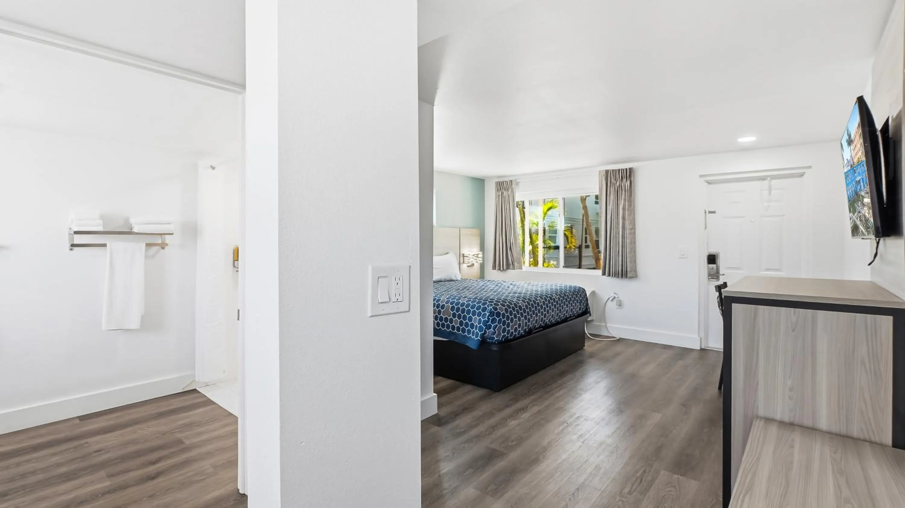 Bed in Bayside Inn and Marina