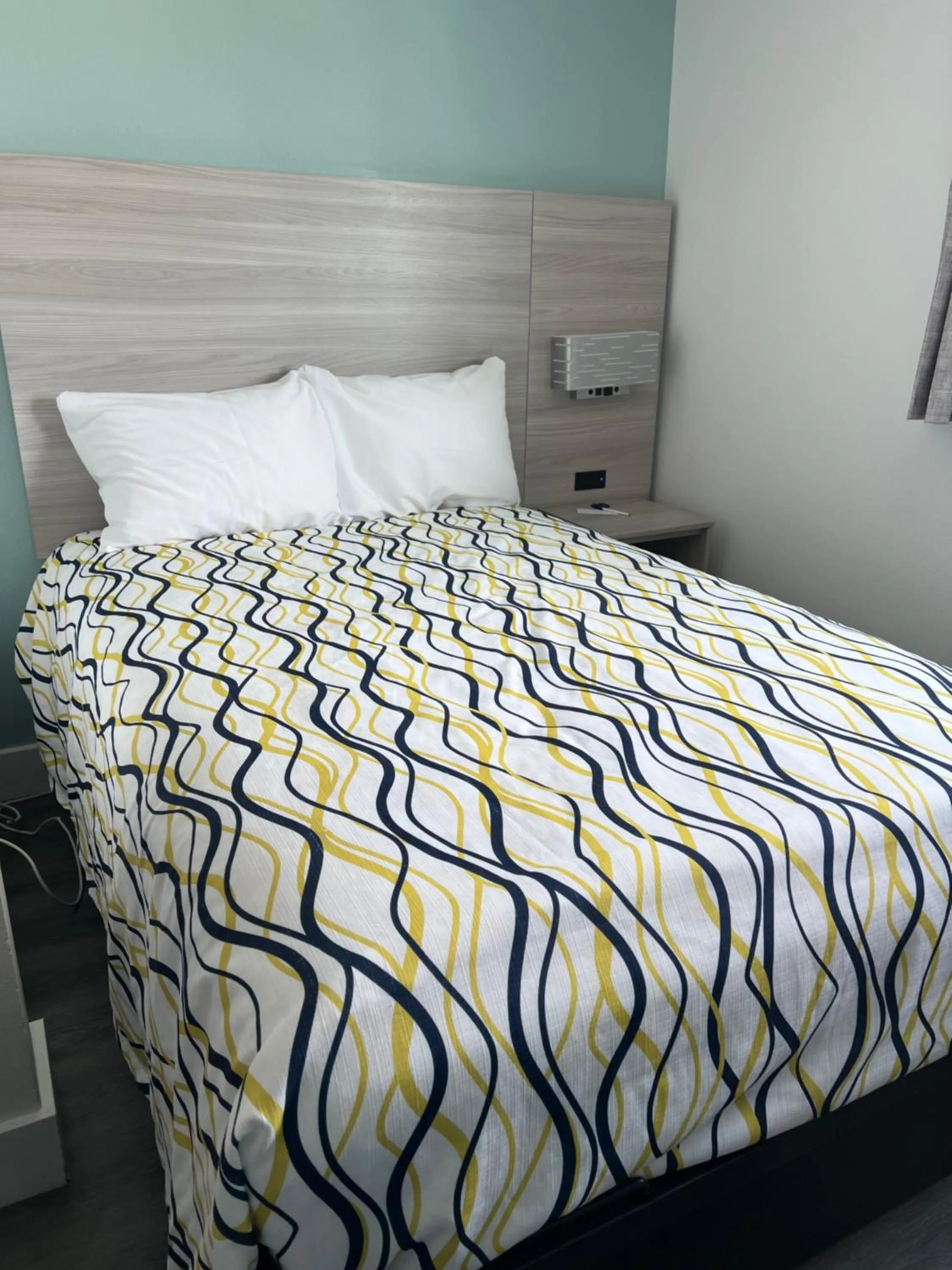 Single Room in Bayside Inn and Marina