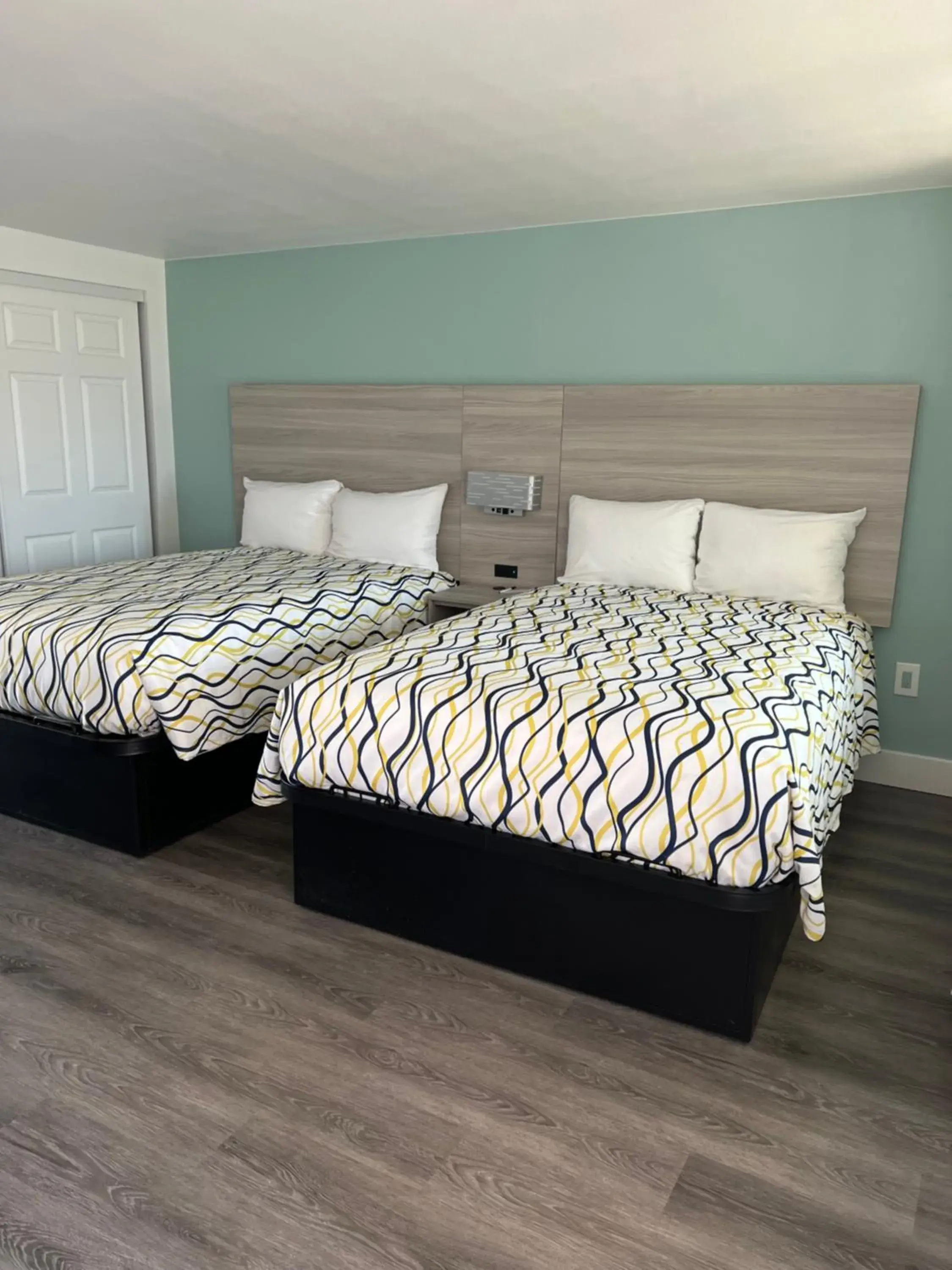 Deluxe Suite Two Double Bed in Bayside Inn and Marina Deluxe Suite Two Double Bed in Bayside Inn and Marina