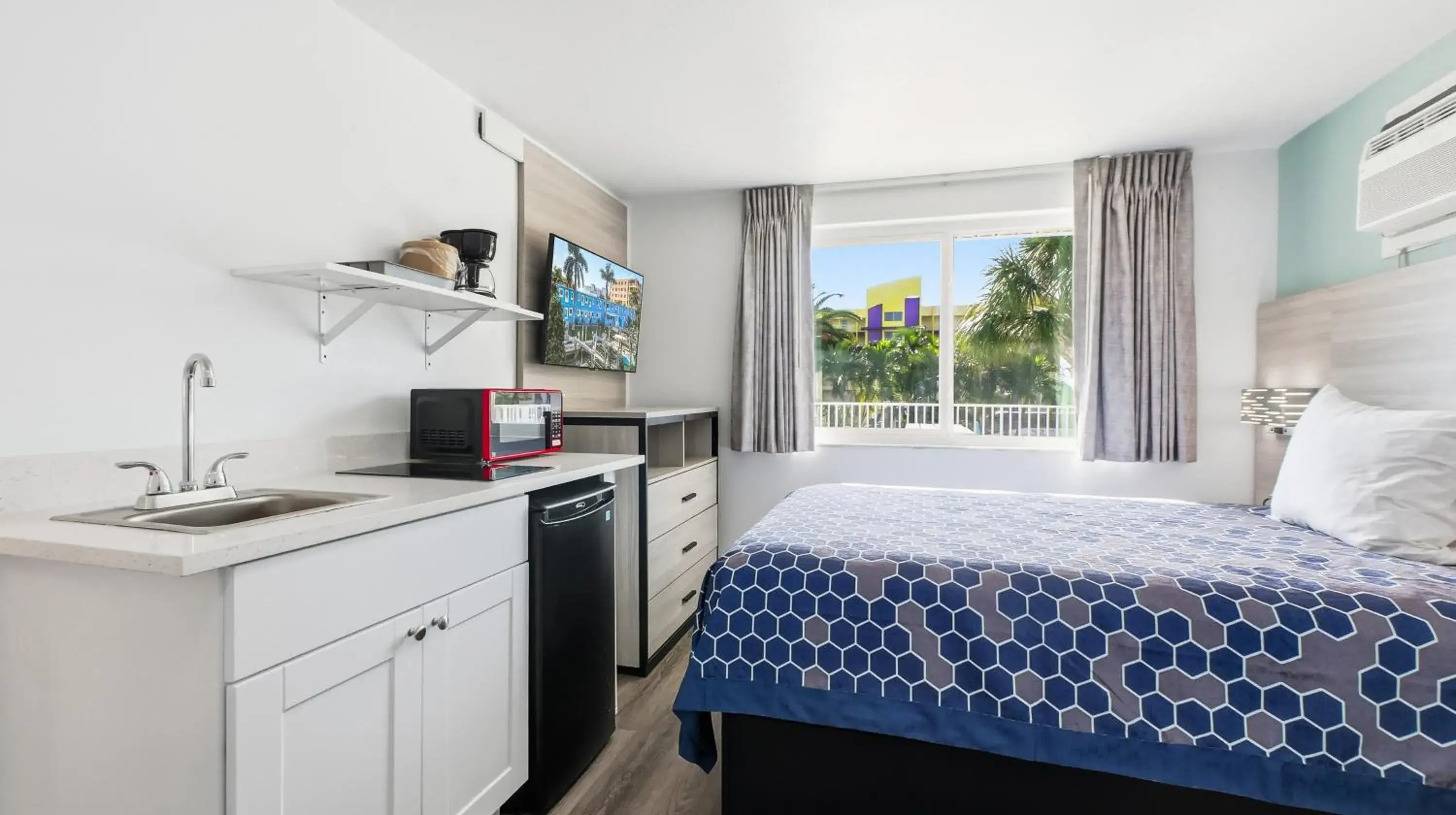 Single Room in Bayside Inn and Marina Single Room in Bayside Inn and Marina