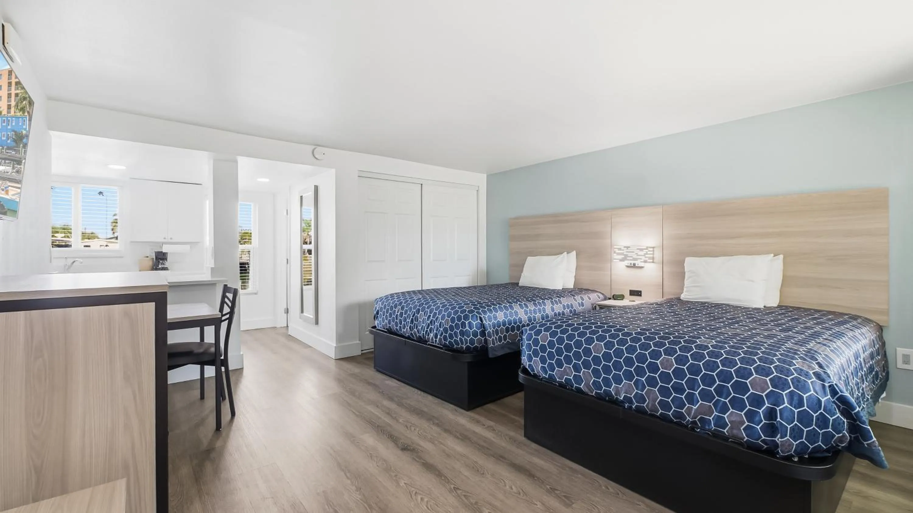 Bed in Bayside Inn and Marina