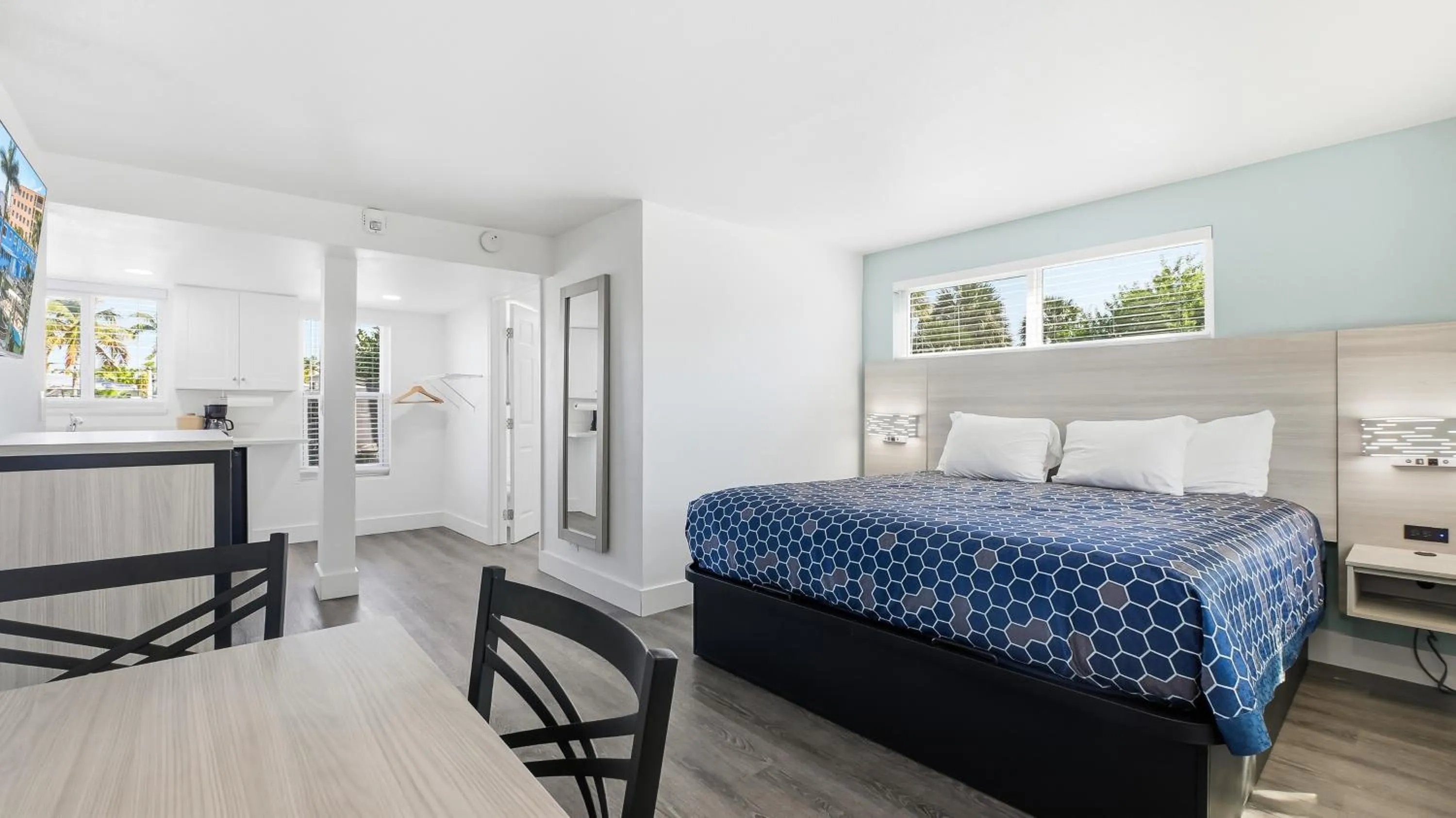 Bed in Bayside Inn and Marina