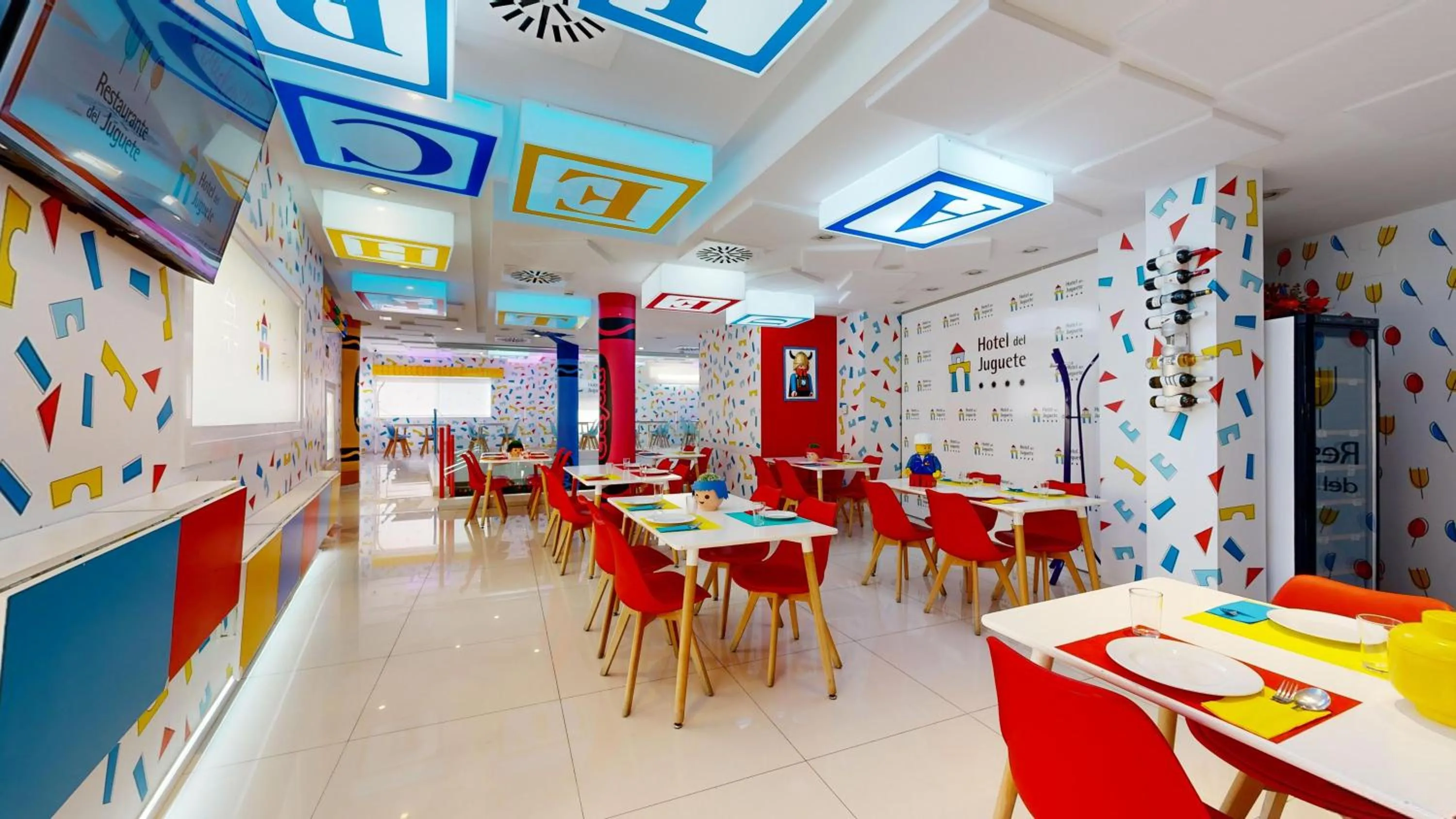 Restaurant/places to eat in Hotel del Juguete