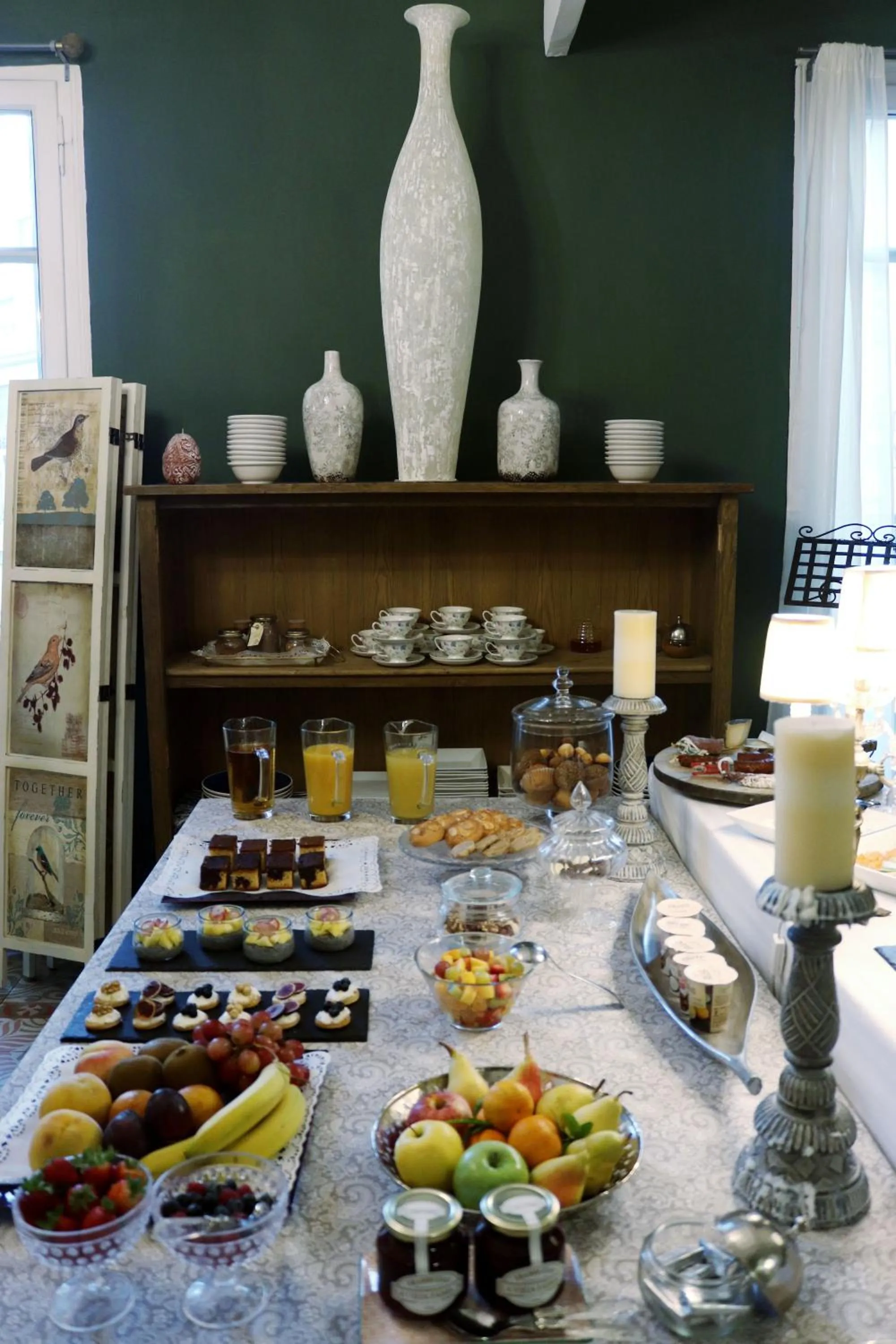 Breakfast in BCN Rambla Catalunya Apartments