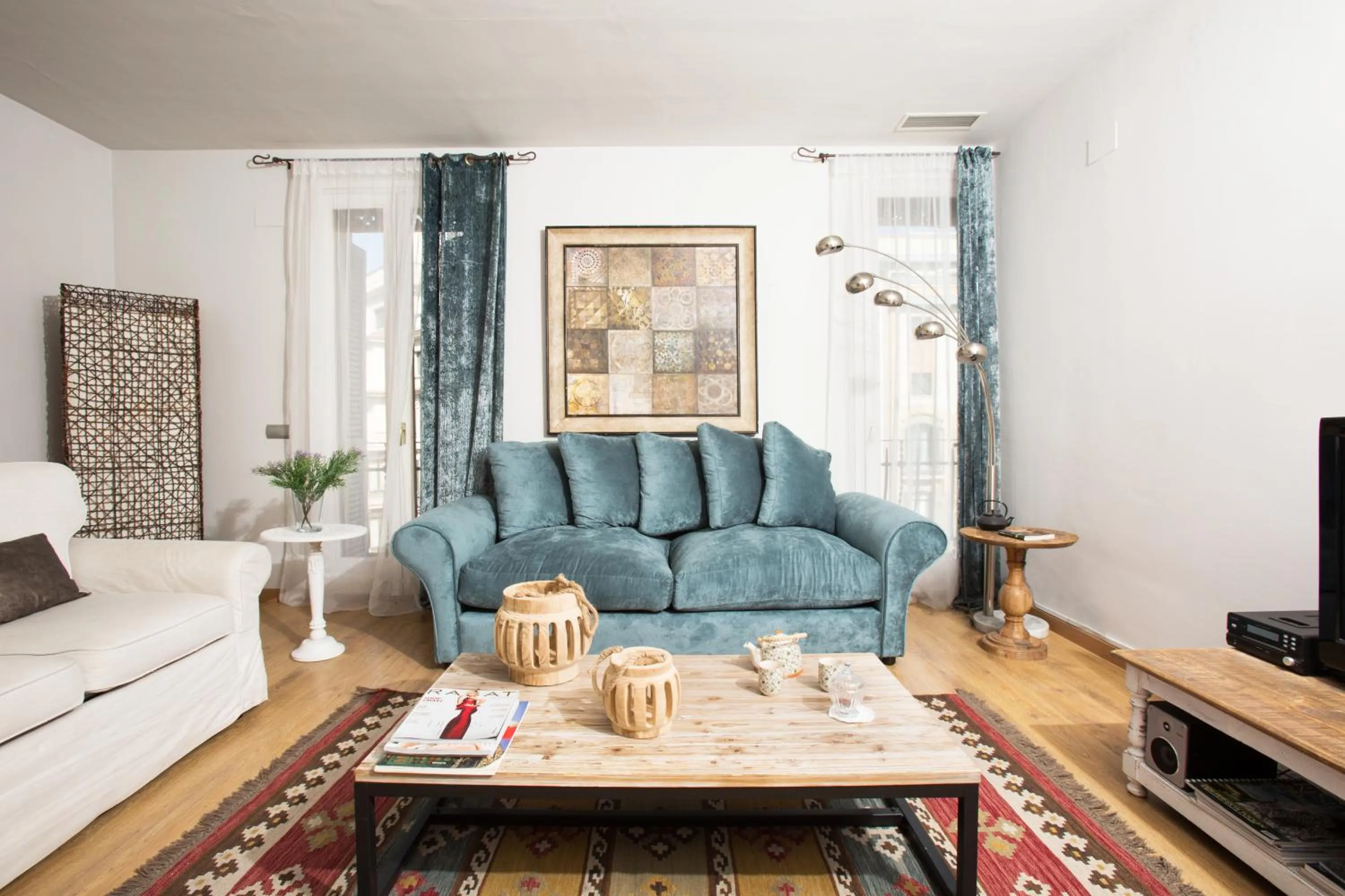 Living room in BCN Rambla Catalunya Apartments