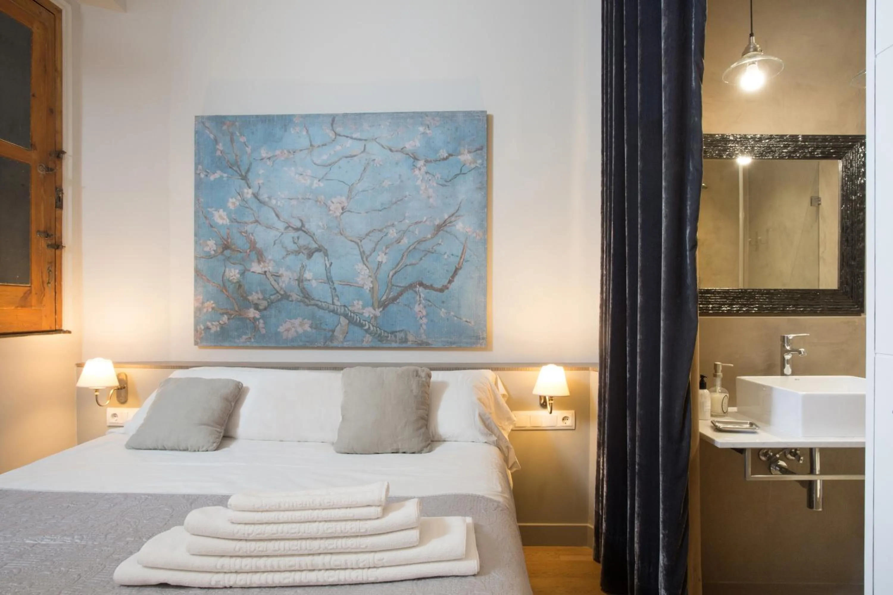 Bedroom, Bed in BCN Rambla Catalunya Apartments