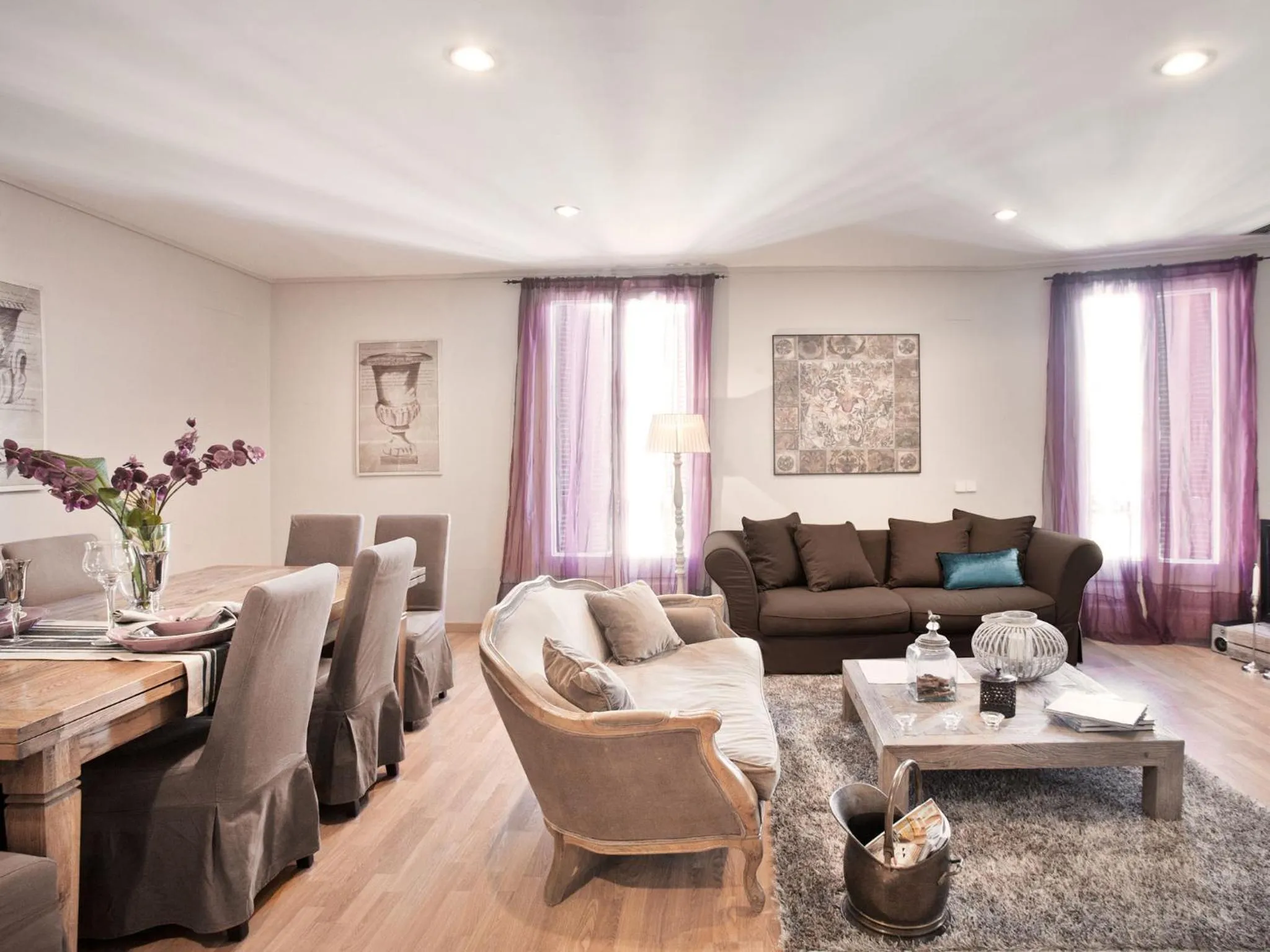 Living room in BCN Rambla Catalunya Apartments