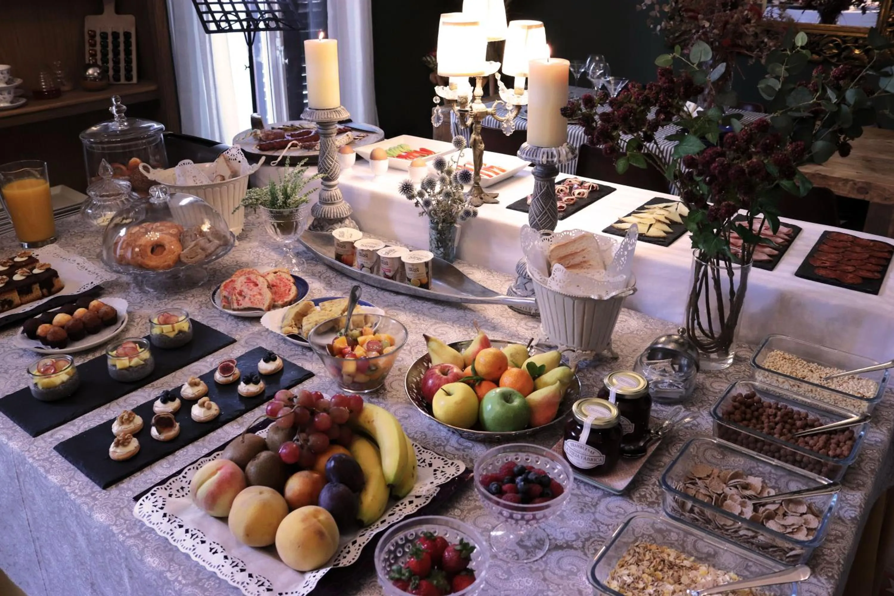 Breakfast in BCN Rambla Catalunya Apartments