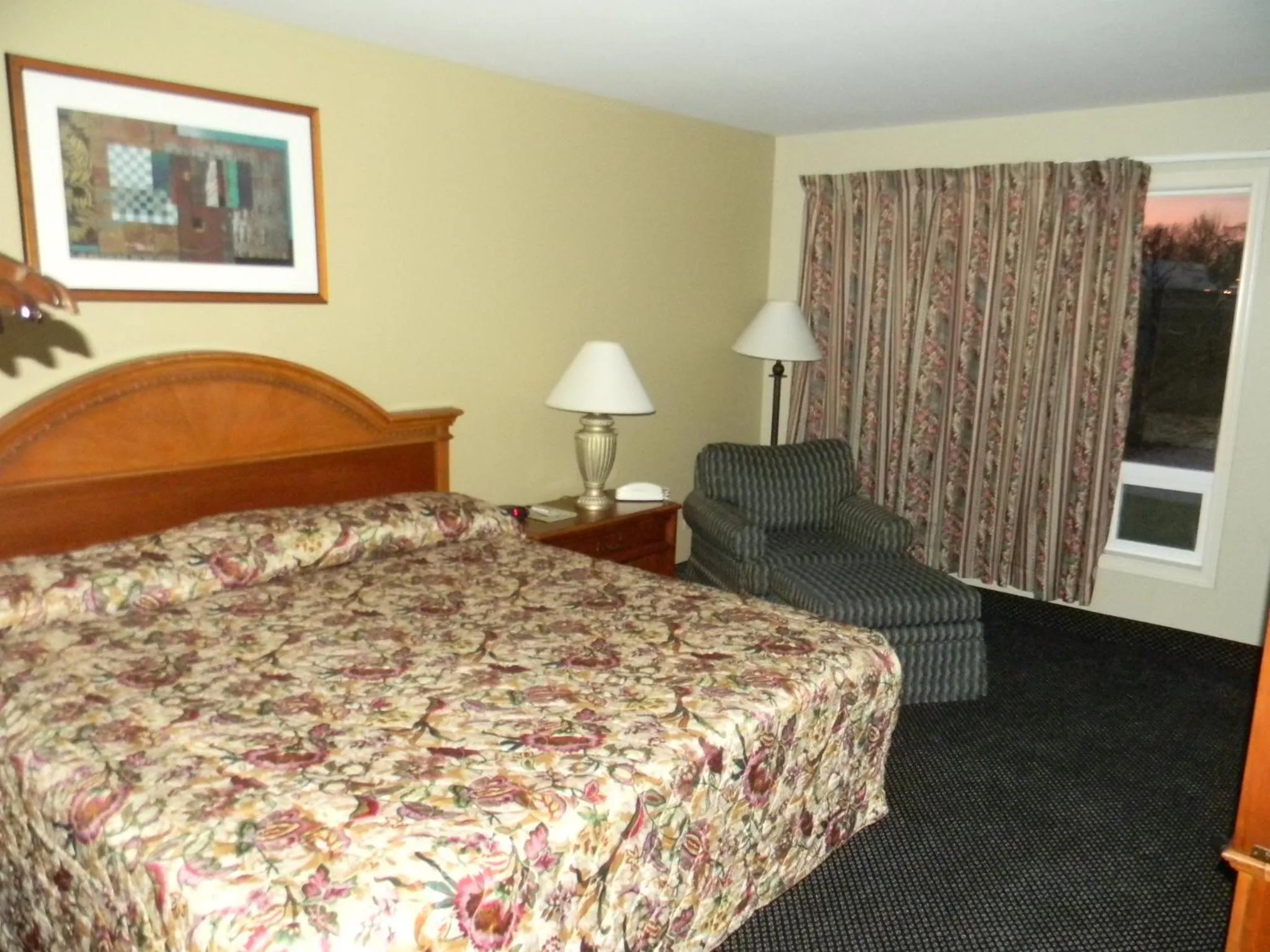 Bedroom, Bed in Lakeview Inn Centralia