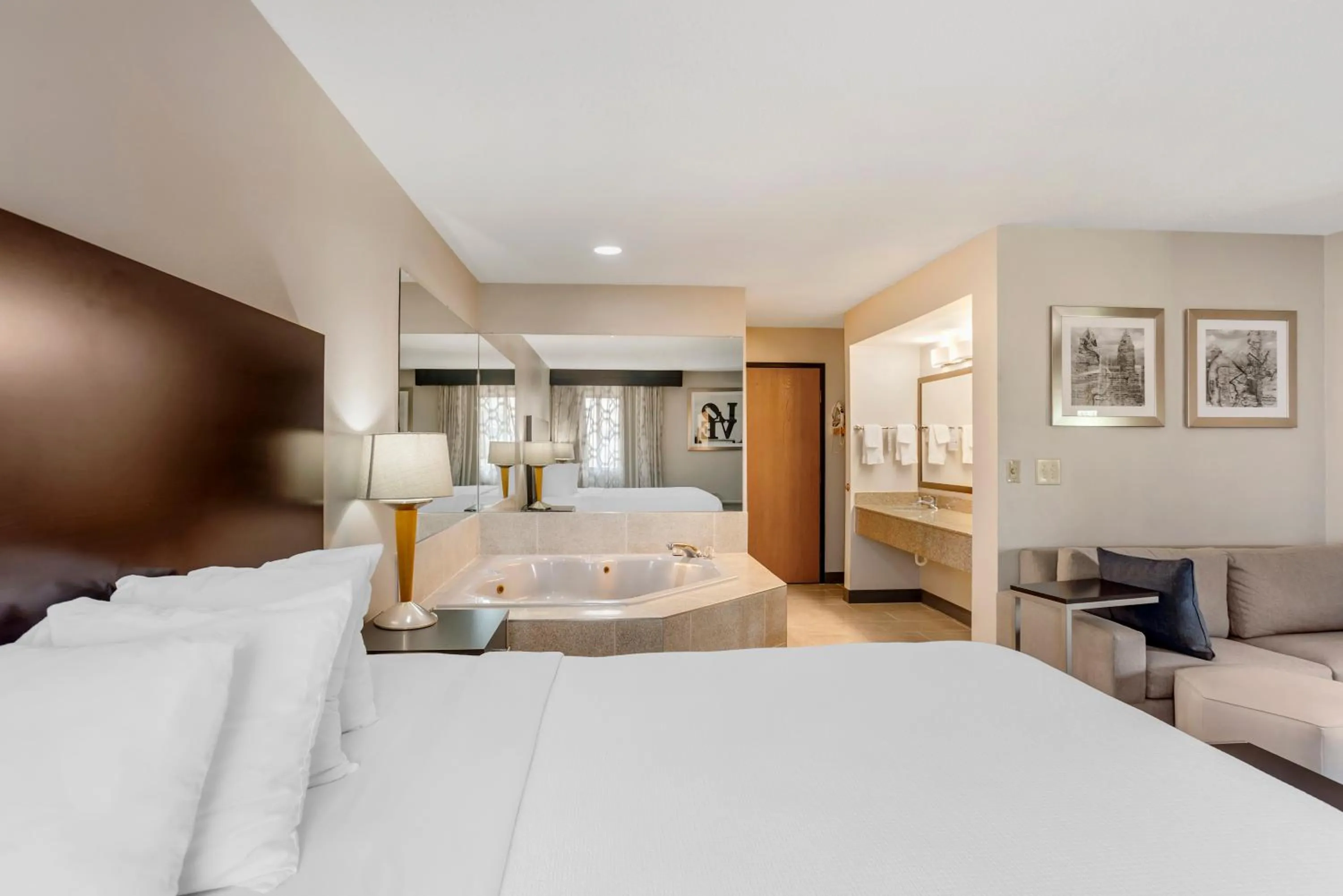 Bedroom, Bed in Best Western Shippensburg