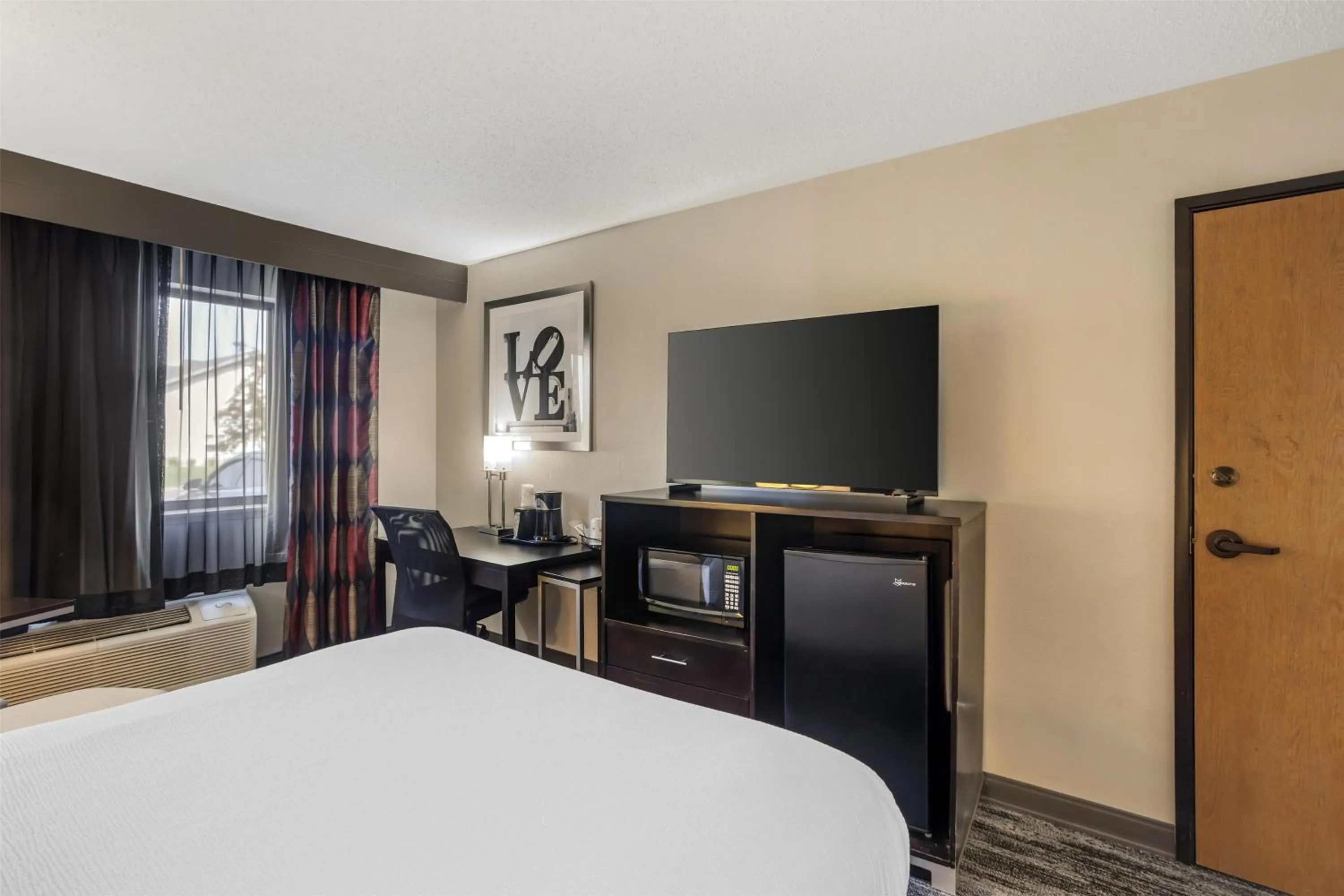 Bedroom, Bed in Best Western Shippensburg