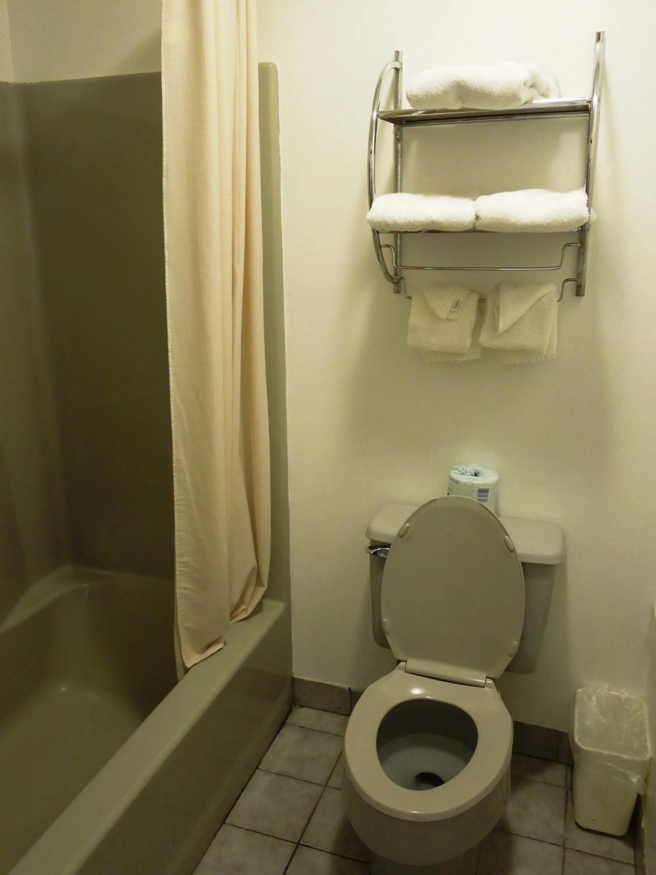 Bathroom in Executive Lodge Absecon