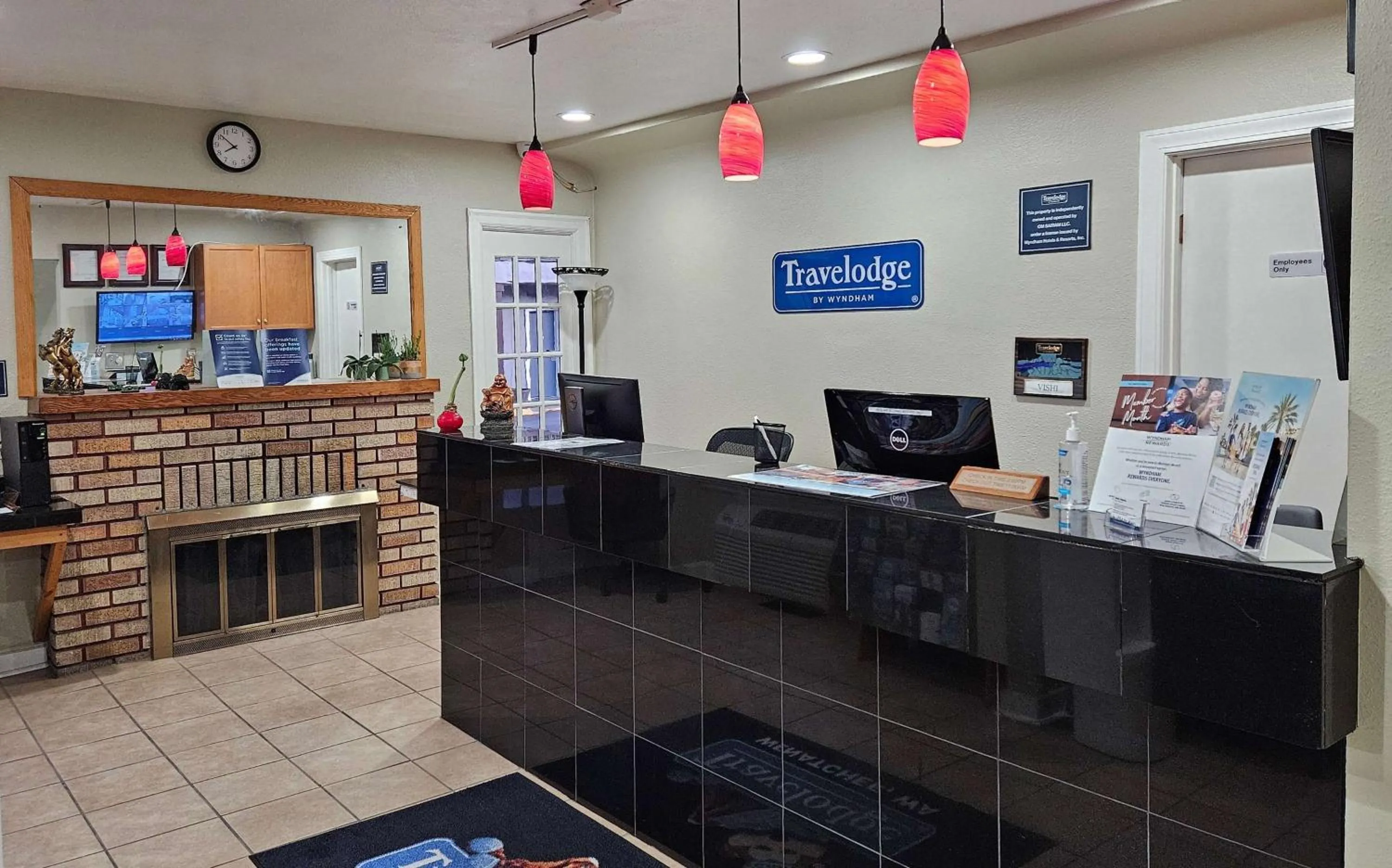 Lobby or reception in Travelodge by Wyndham Wenatchee
