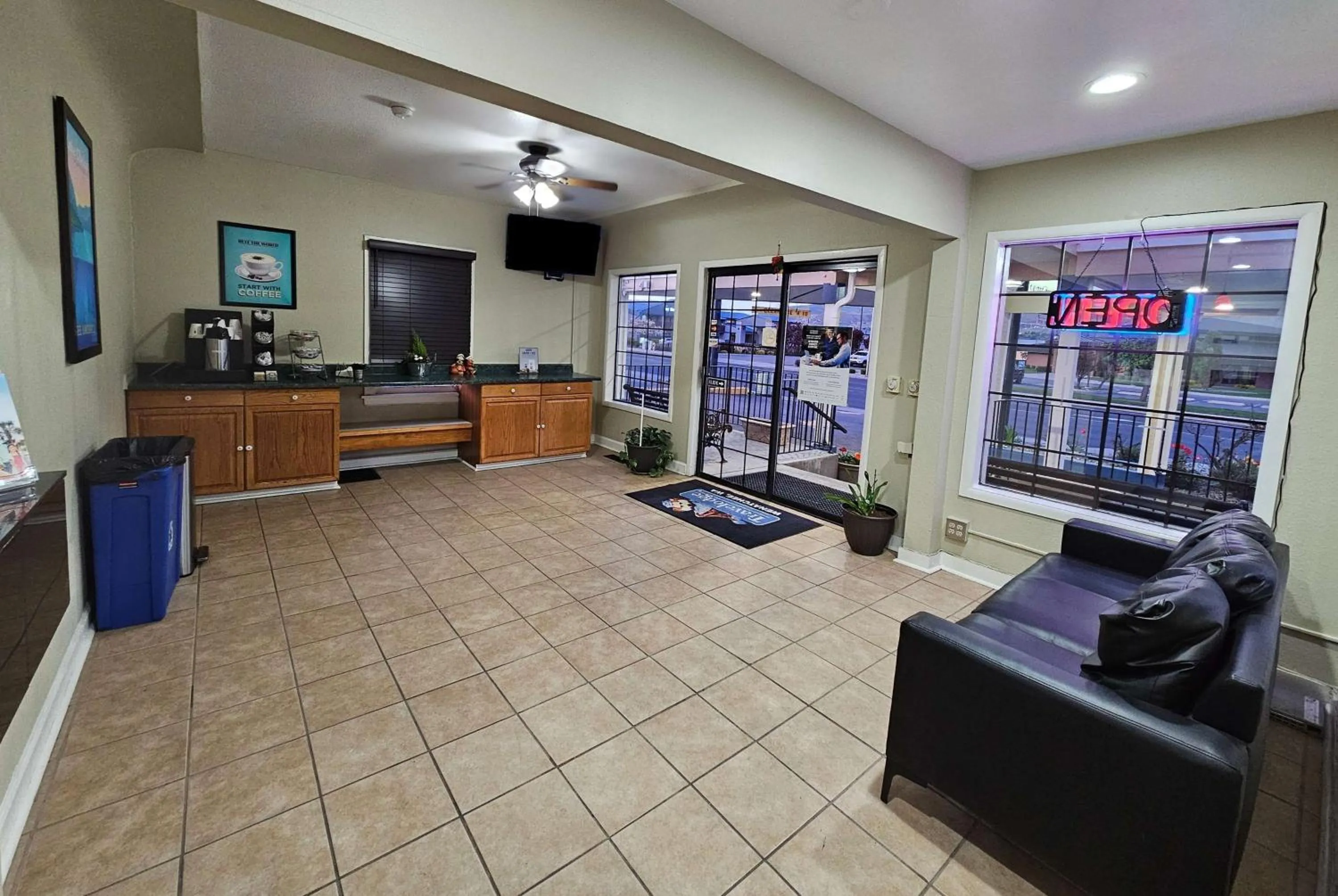 Lobby or reception in Travelodge by Wyndham Wenatchee