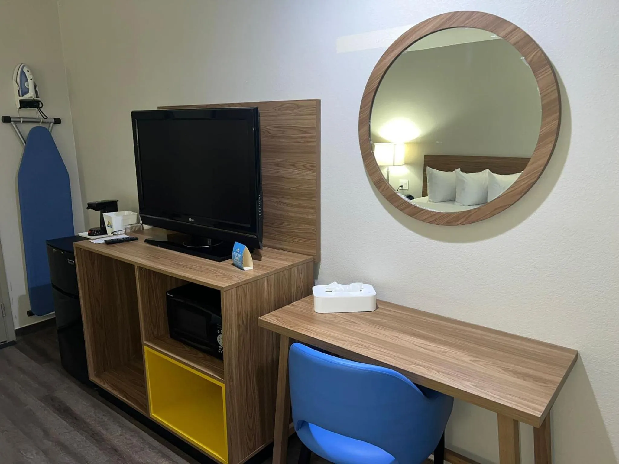 TV and multimedia in Days Inn by Wyndham El Centro