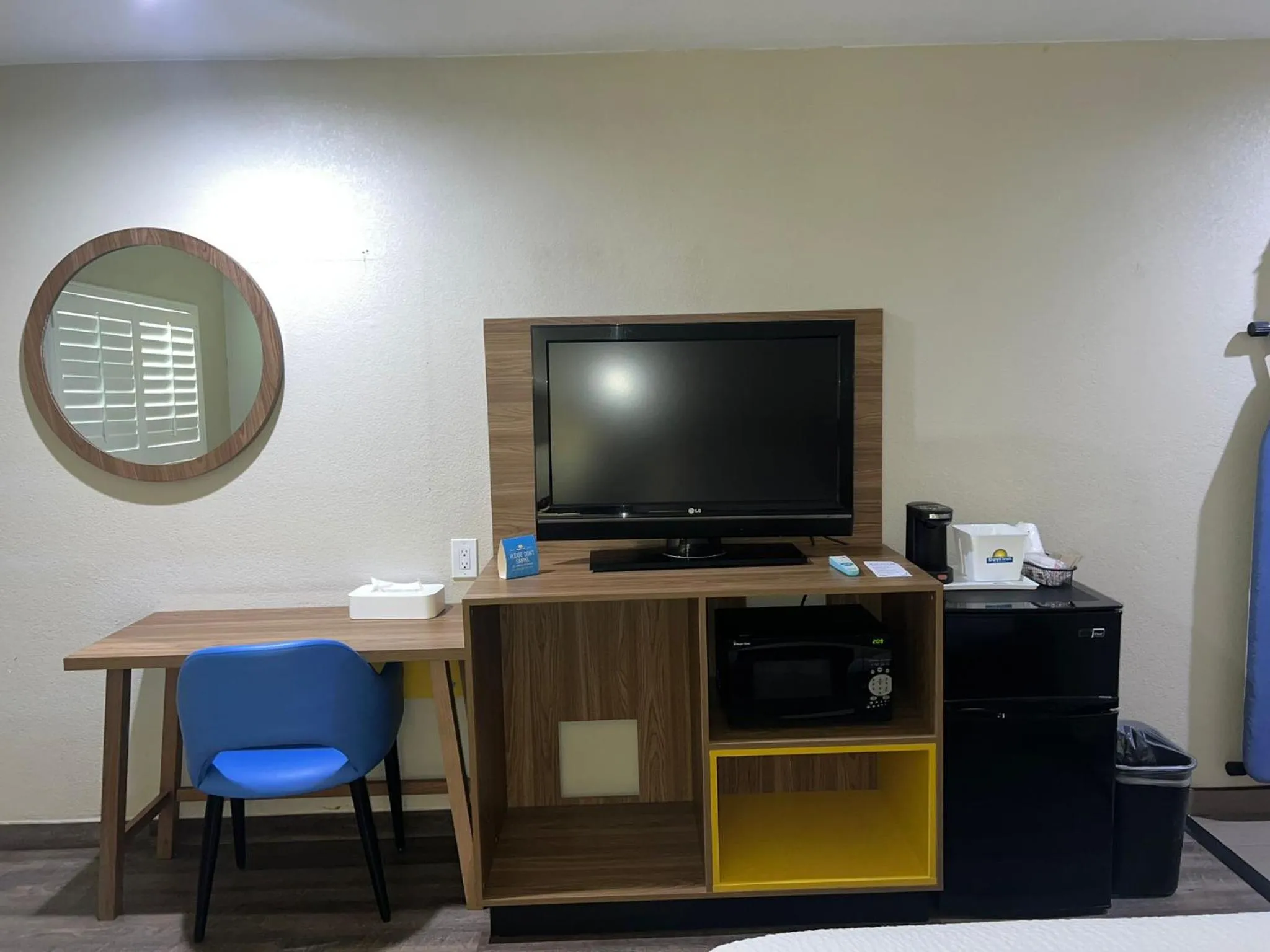 Living room in Days Inn by Wyndham El Centro