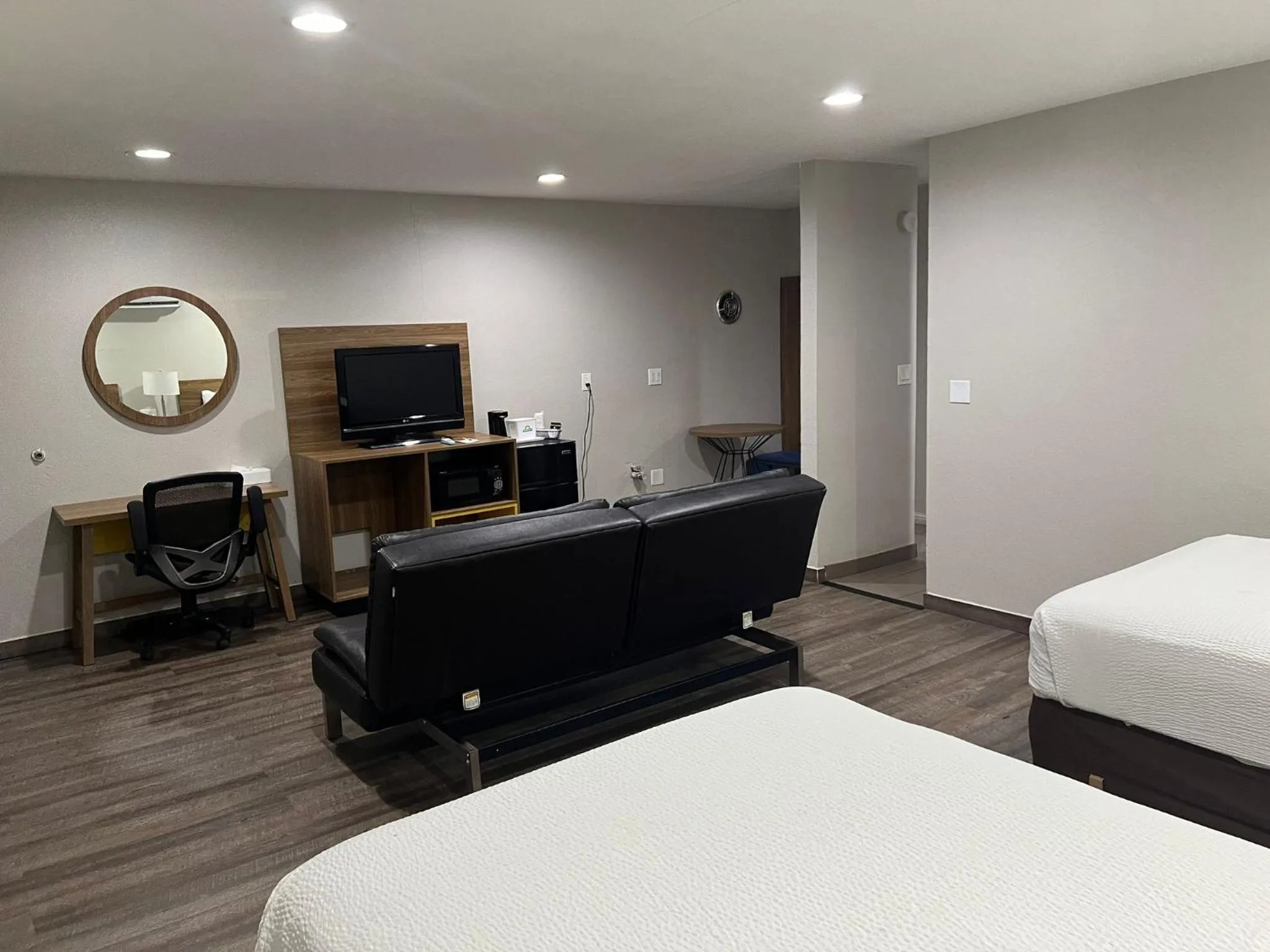 Living room, Bed in Days Inn by Wyndham El Centro