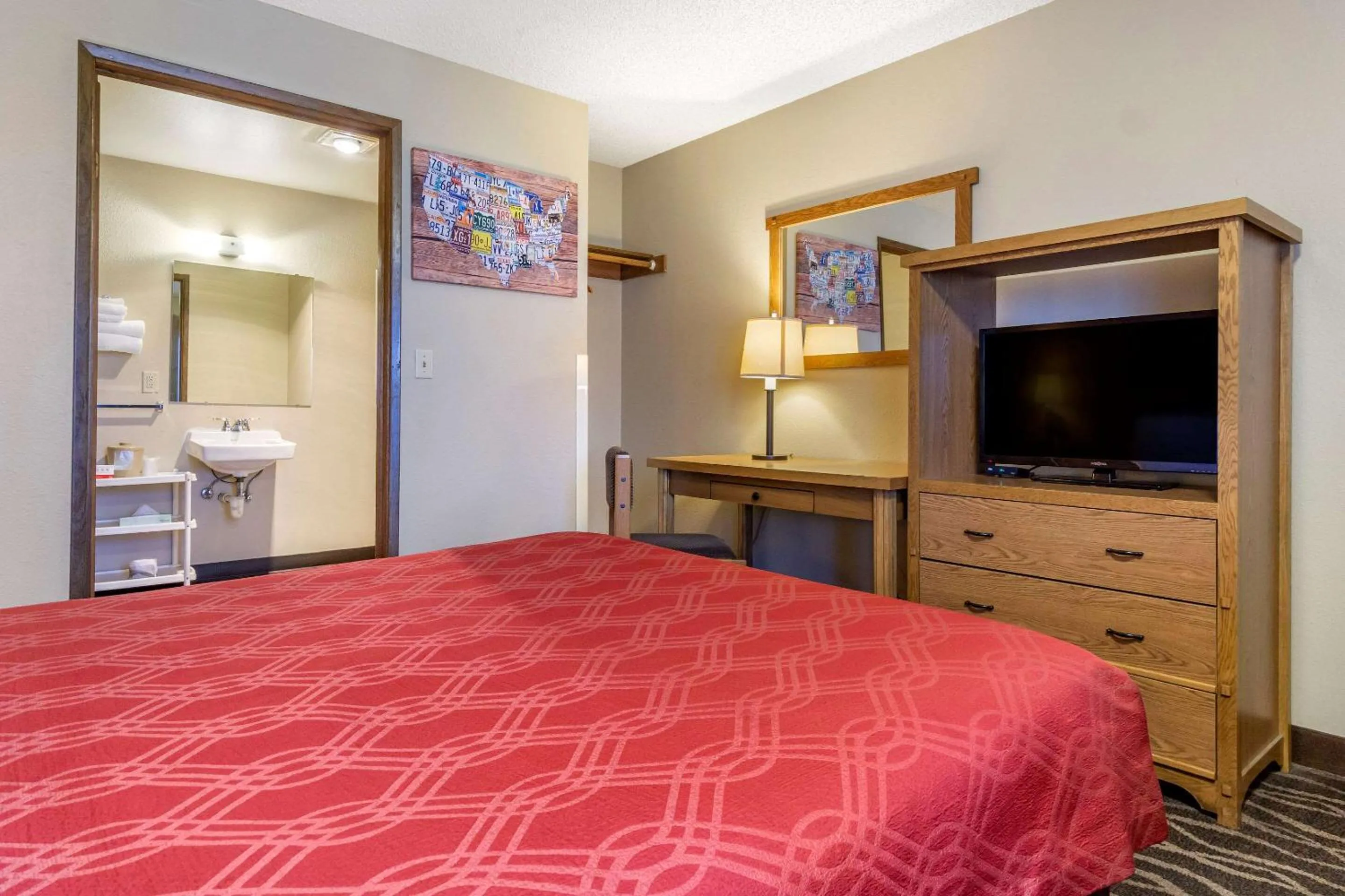 Photo of the whole room, Bed in Econo Lodge Ellensburg Near University
