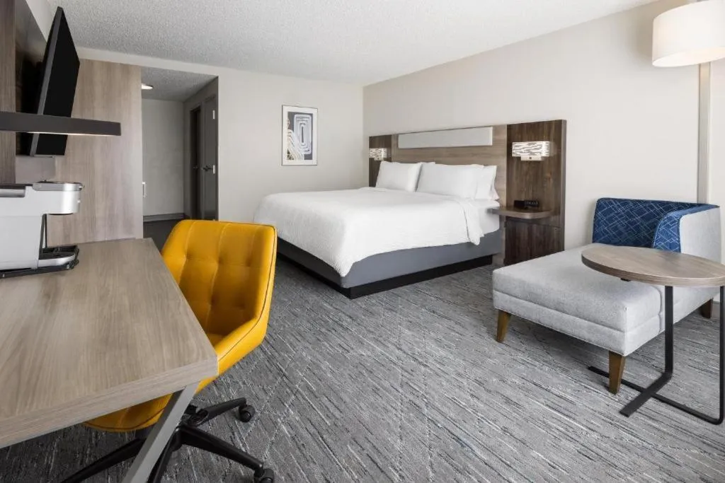 Bed in Holiday Inn Express and Suites Newberry by IHG