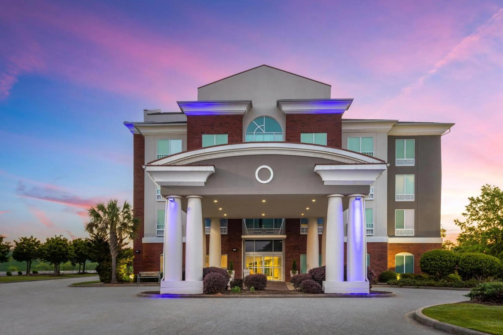 Property building in Holiday Inn Express and Suites Newberry by IHG