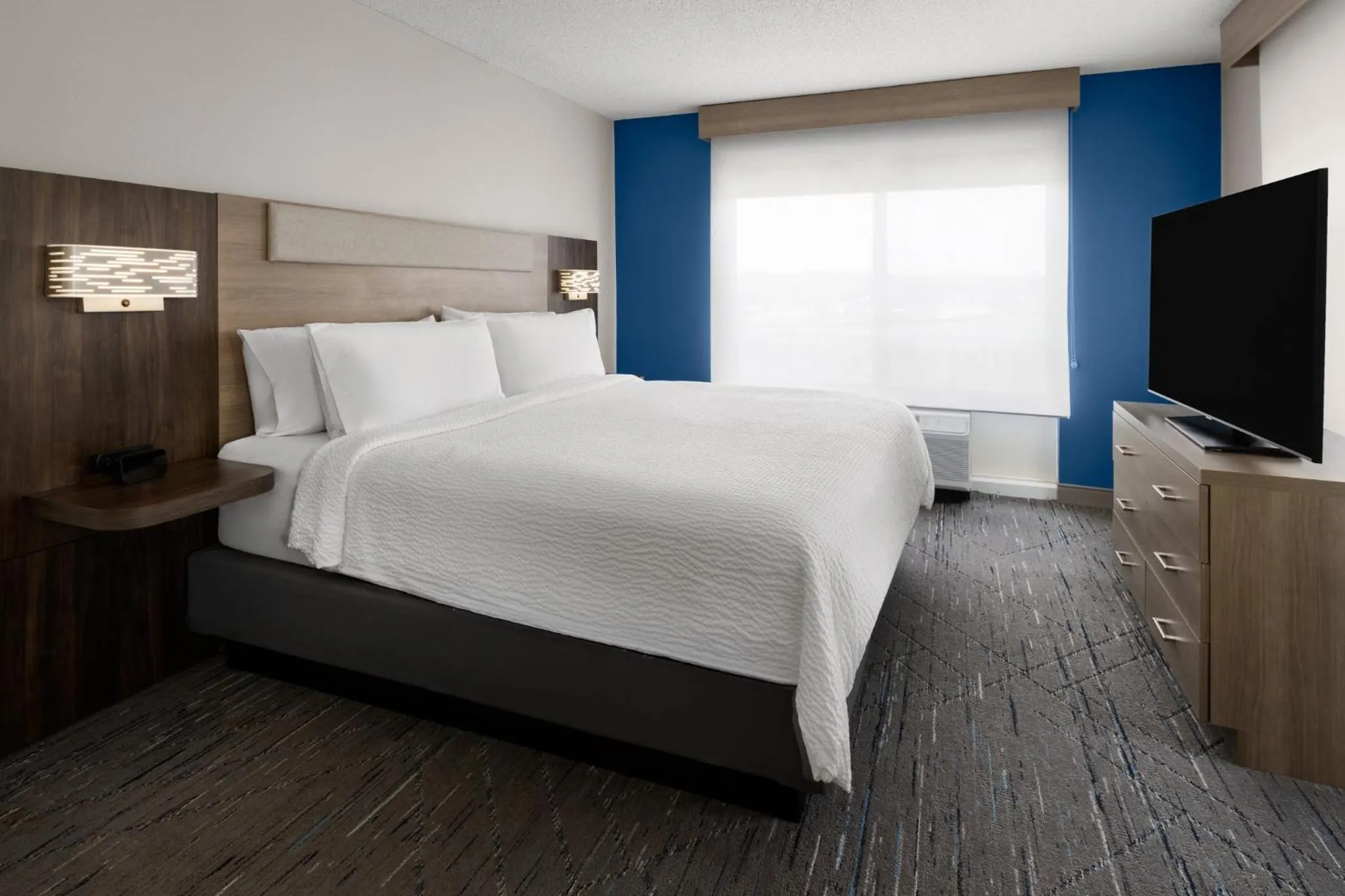 Photo of the whole room, Bed in Holiday Inn Express and Suites Newberry by IHG
