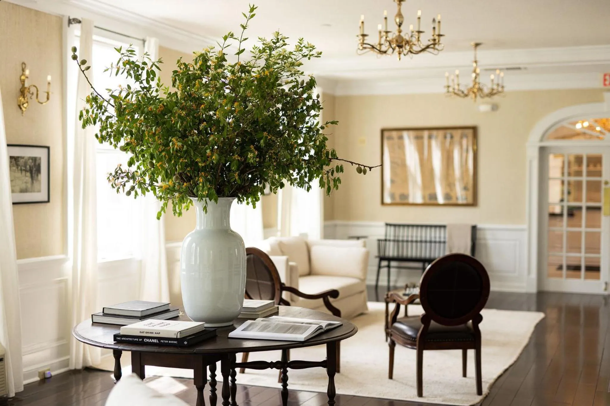 Communal lounge/ TV room in The Litchfield Inn