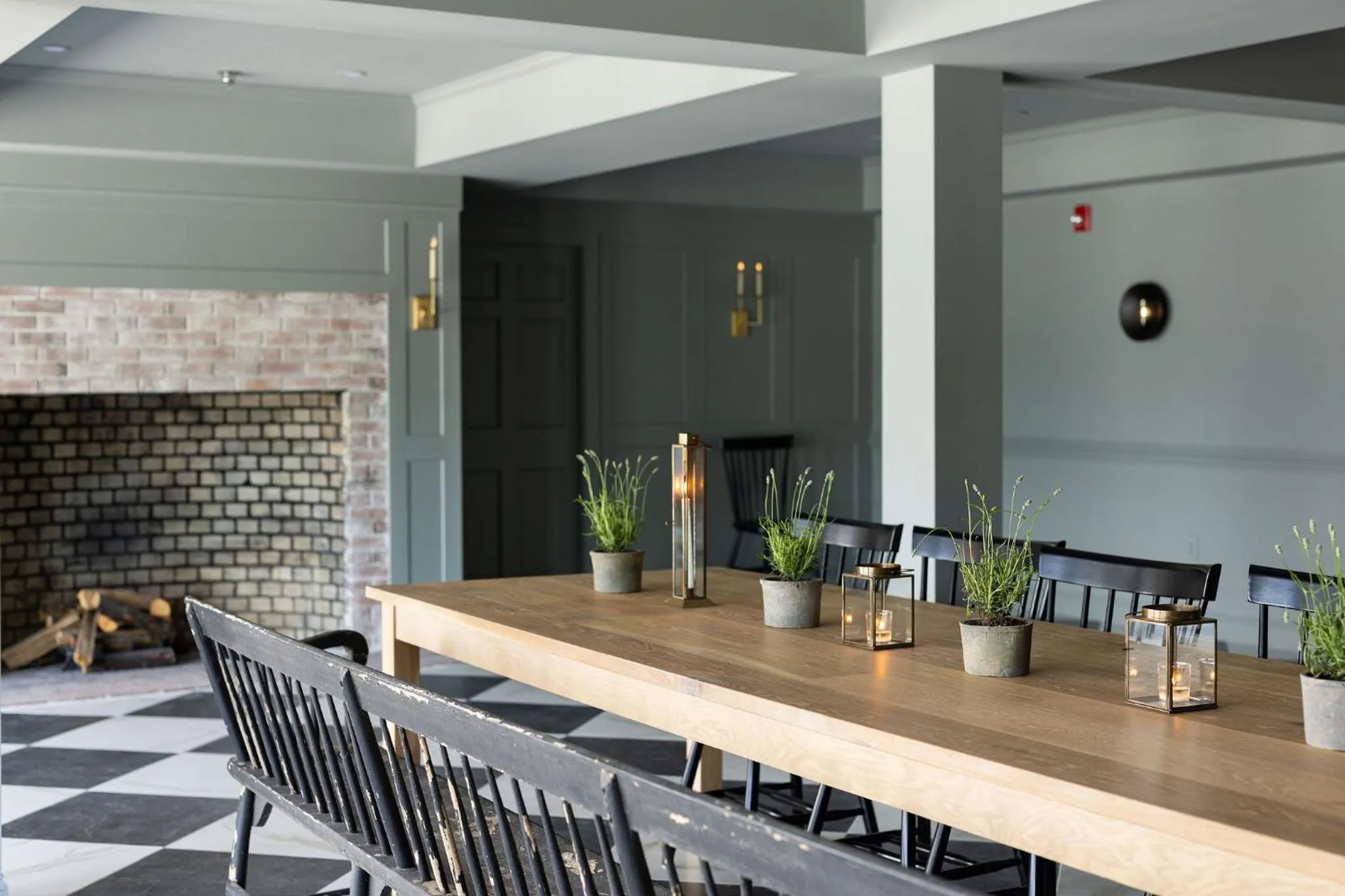 Communal lounge/ TV room in The Litchfield Inn