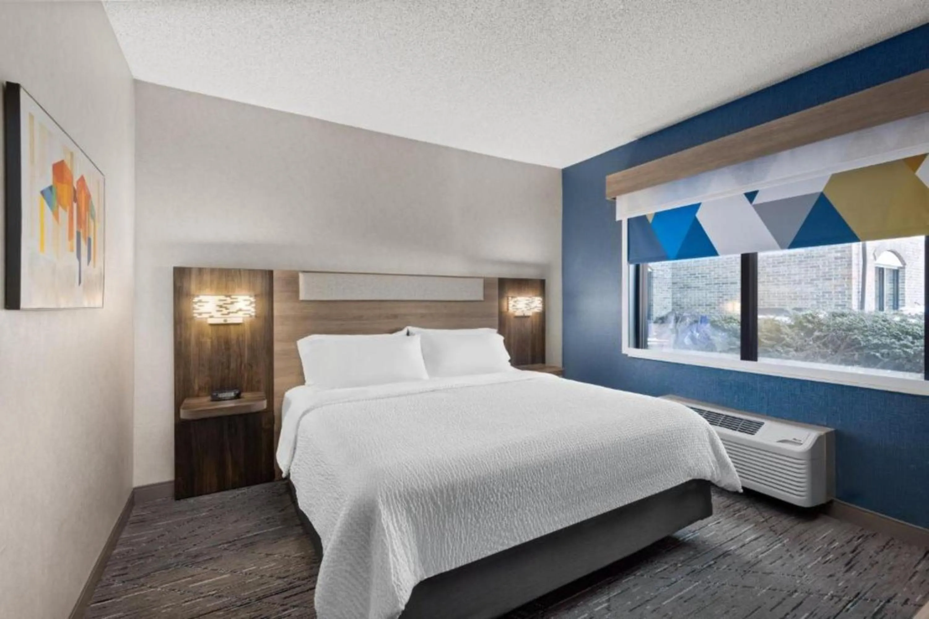 Photo of the whole room, Bed in Holiday Inn Express Montgomery East I-85 by IHG