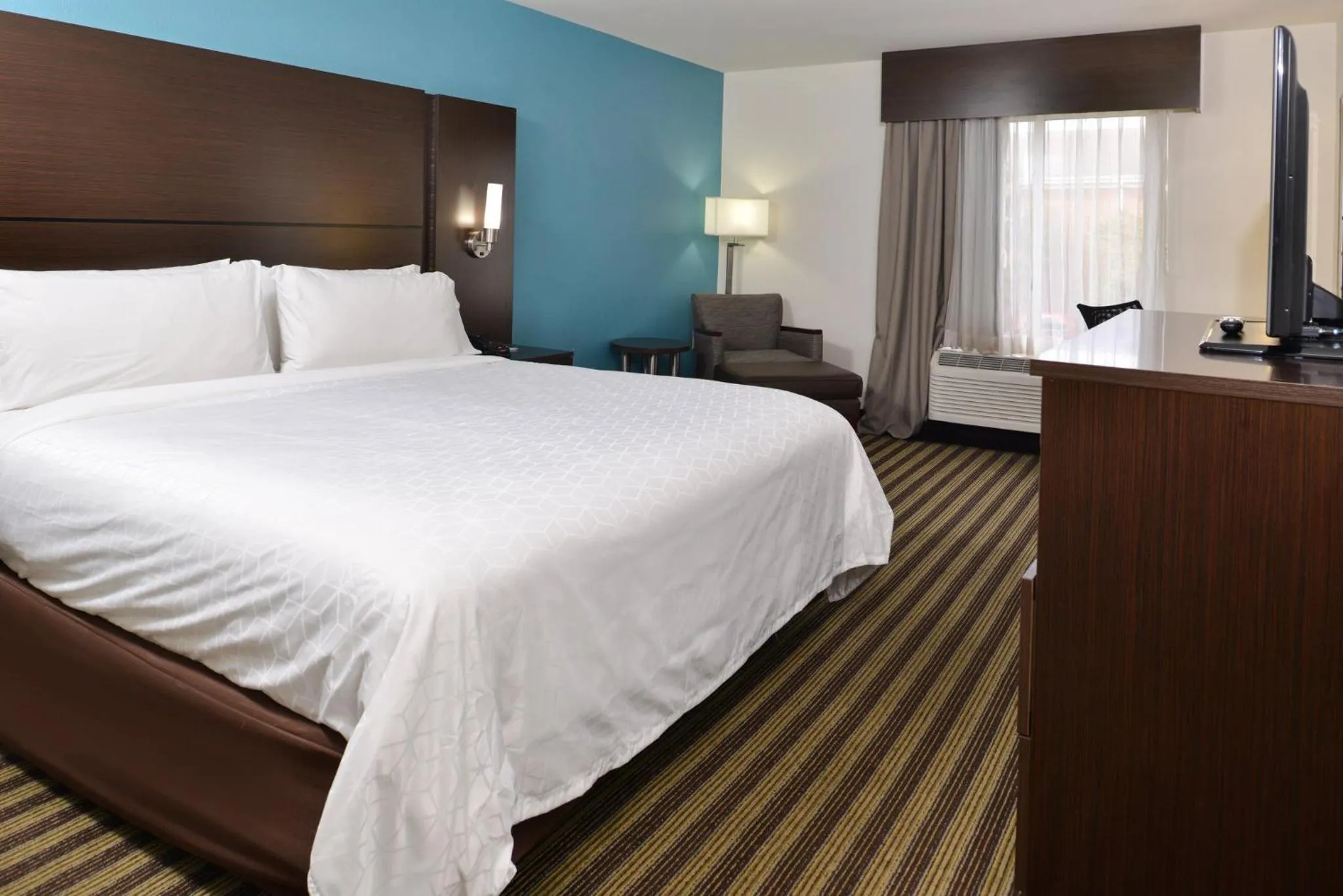 Photo of the whole room, Bed in Holiday Inn Express Montgomery East I-85 by IHG