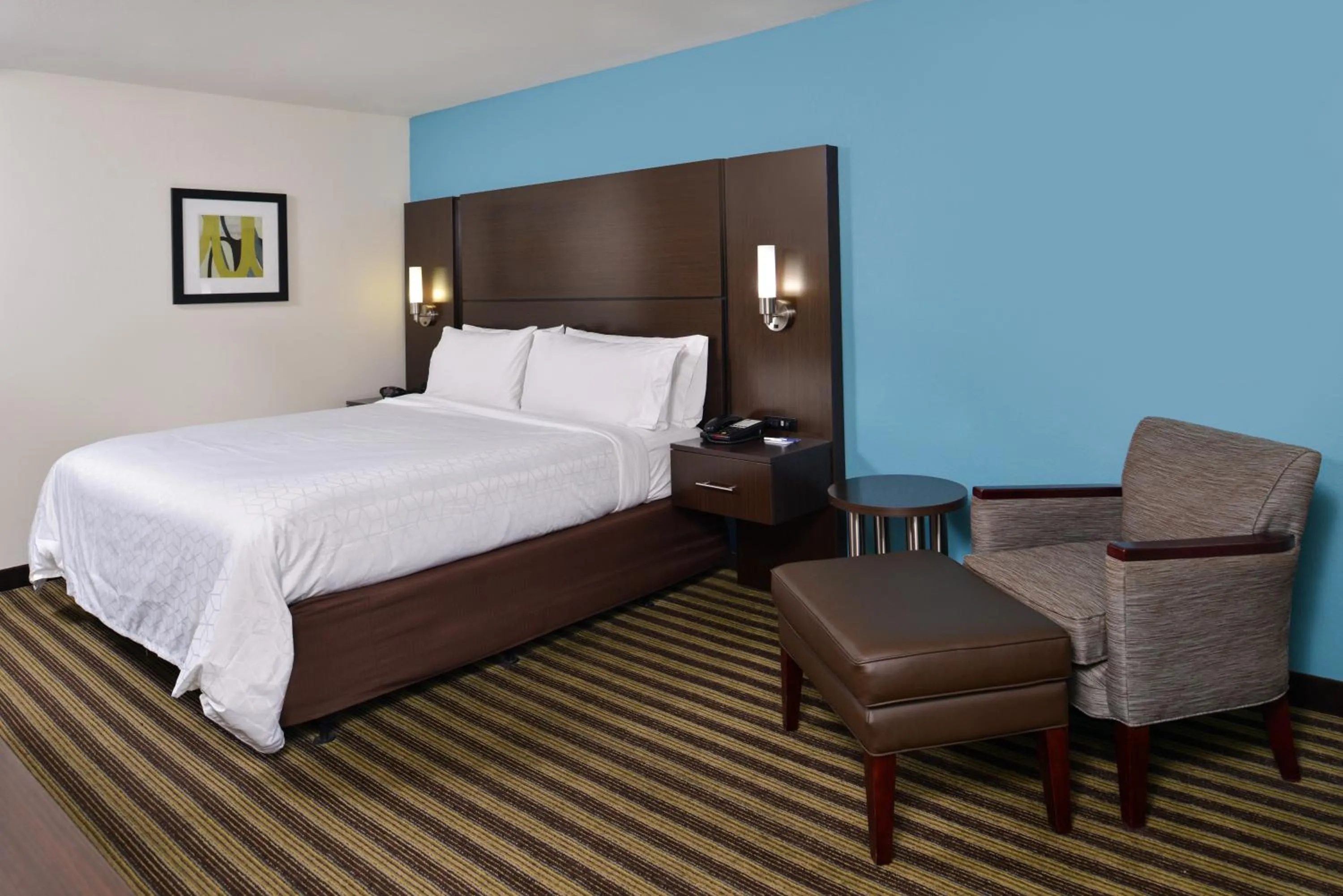 Photo of the whole room, Bed in Holiday Inn Express Montgomery East I-85 by IHG