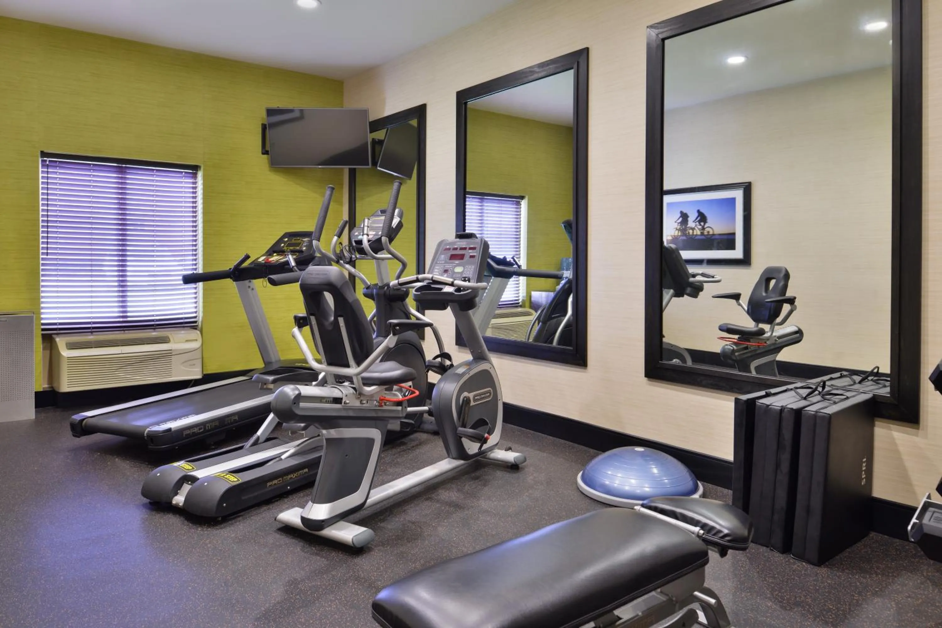Fitness centre/facilities in Holiday Inn Express Montgomery East I-85 by IHG