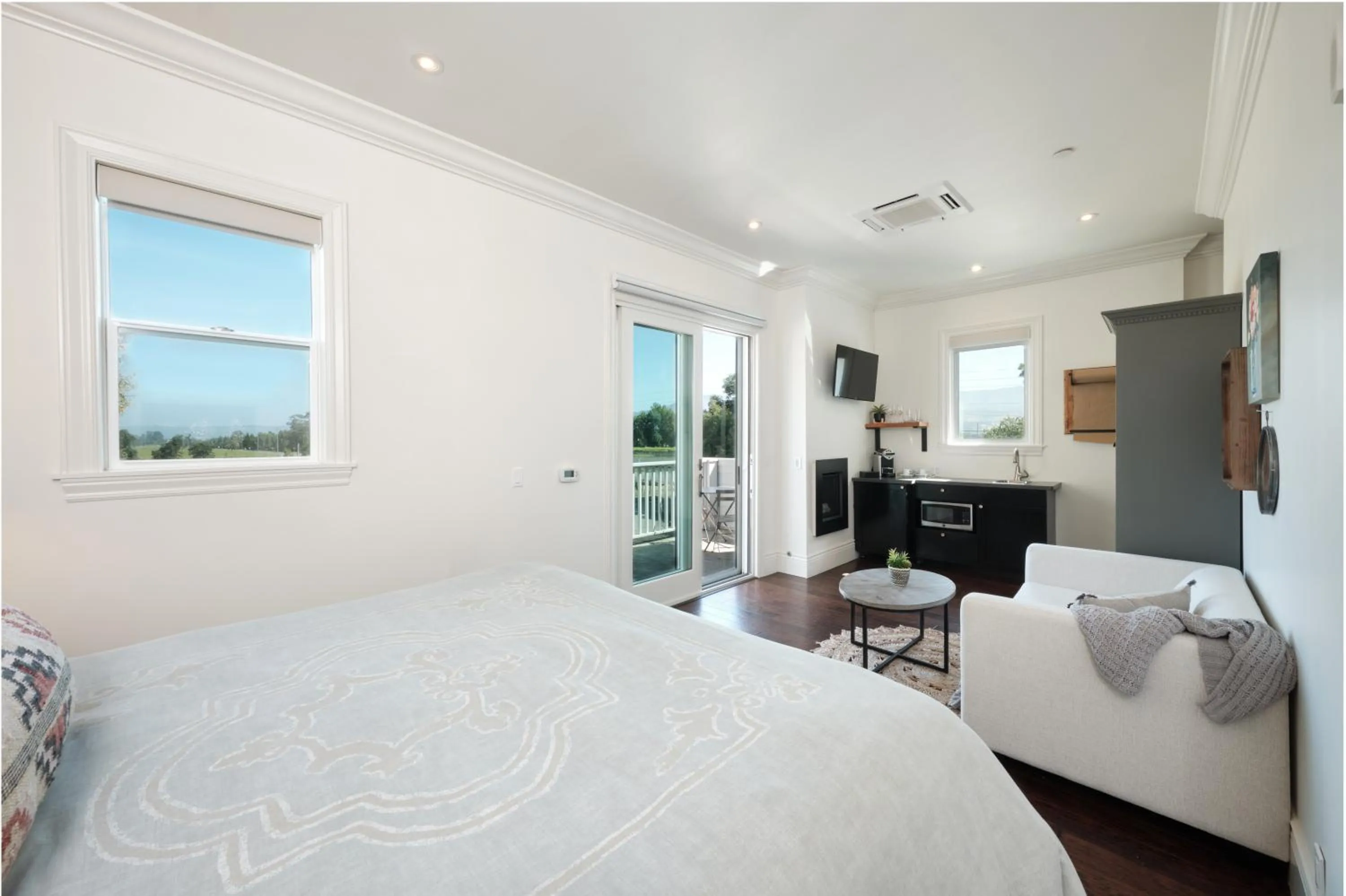 Photo of the whole room, Bed in The Setting Inn Napa Valley