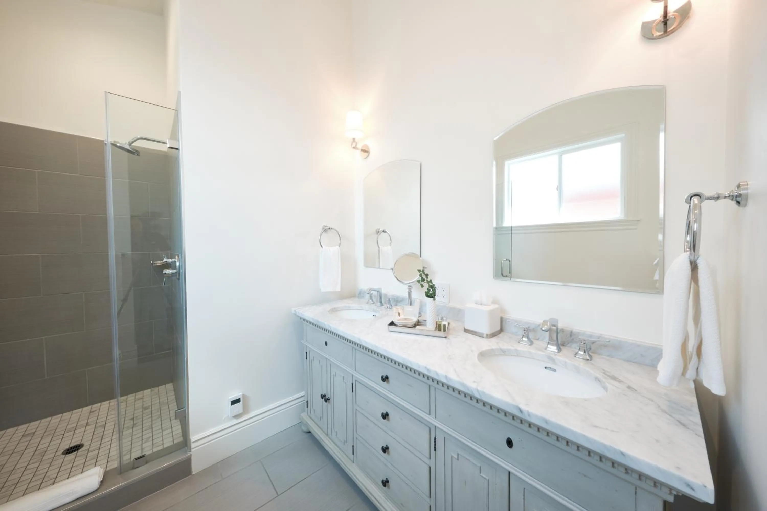 Shower in The Setting Inn Napa Valley