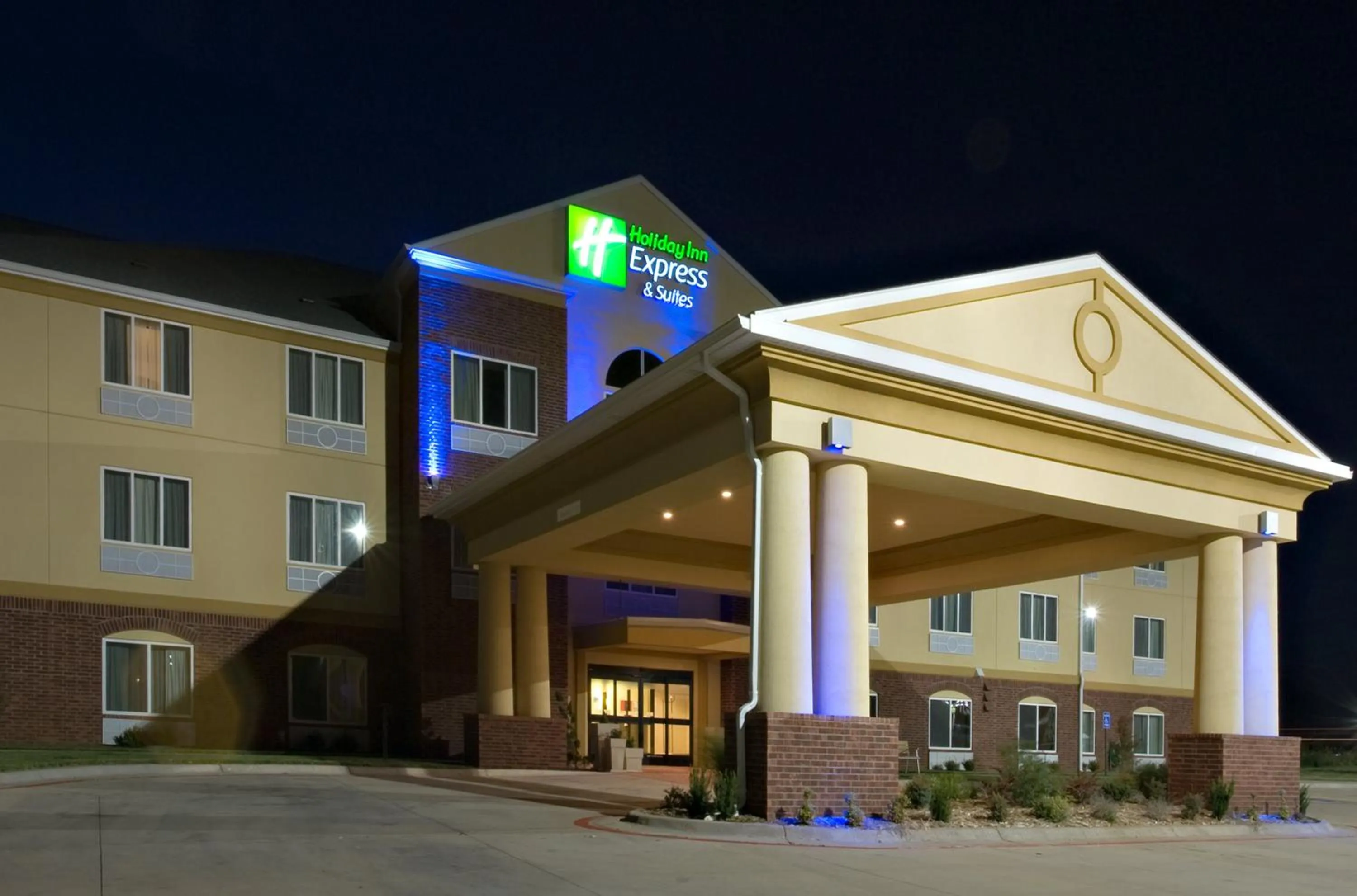 Property building in Holiday Inn Express & Suites Childress by IHG