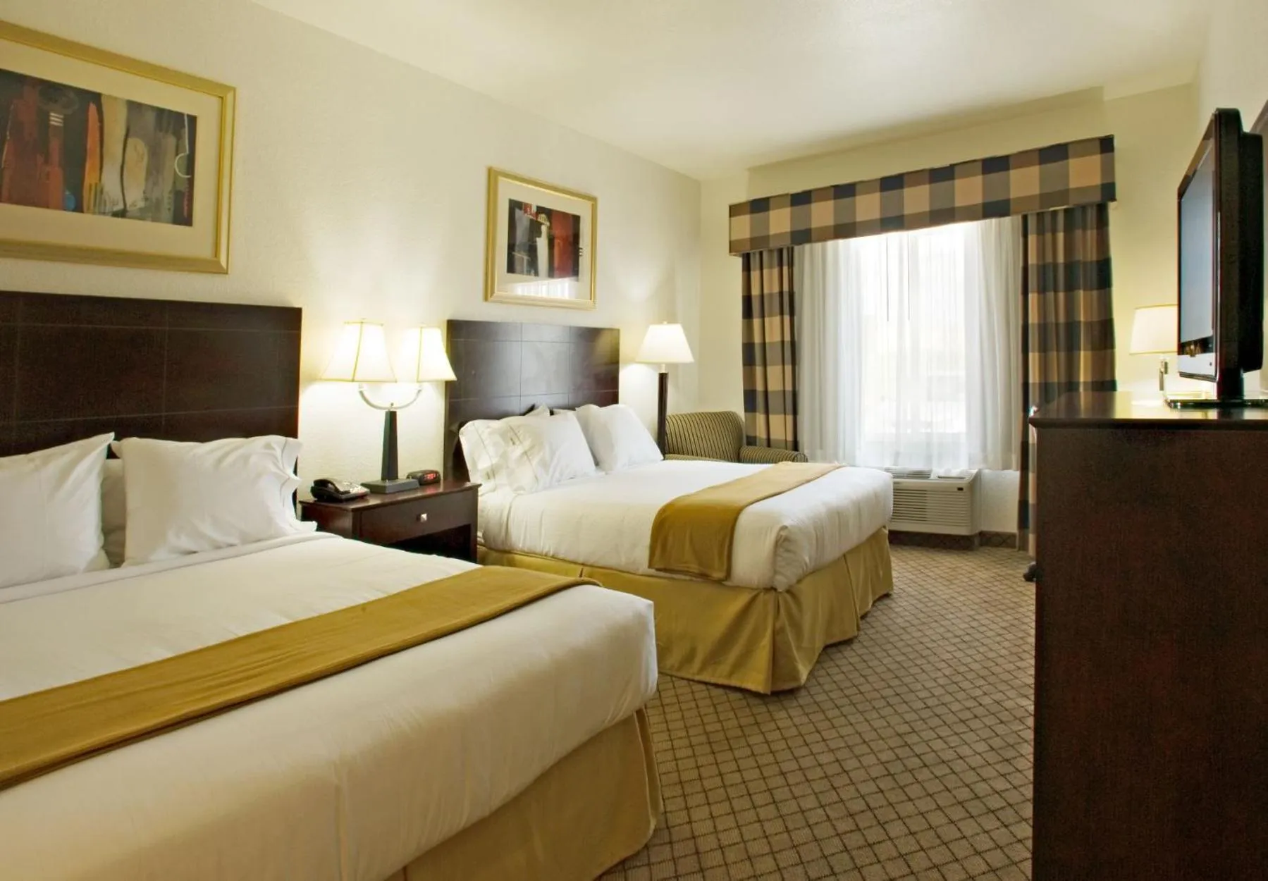 Bed in Holiday Inn Express & Suites Childress by IHG