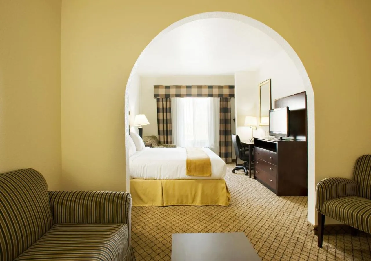 Bed in Holiday Inn Express & Suites Childress by IHG