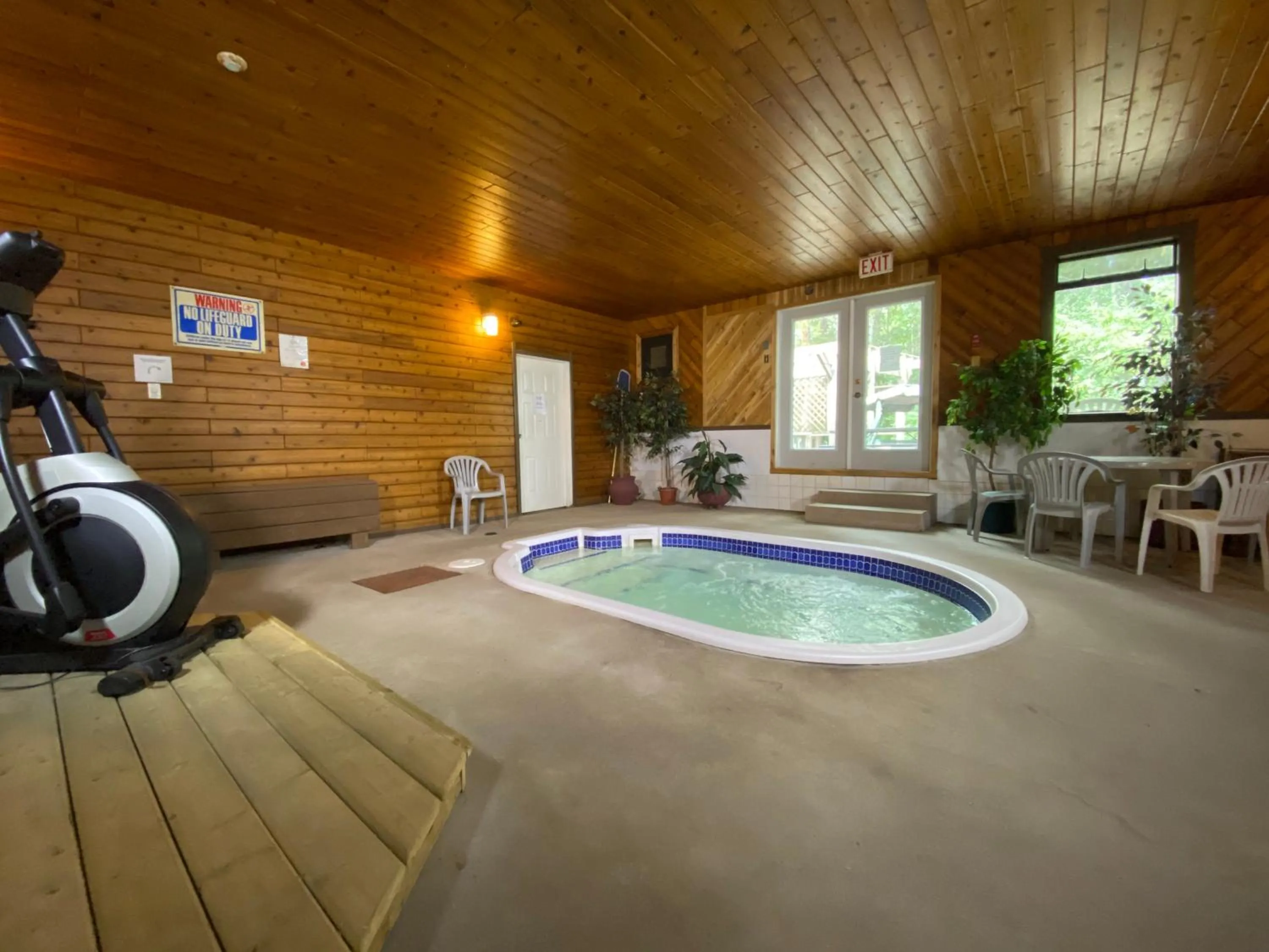Hot Tub in Chalet Continental Motel