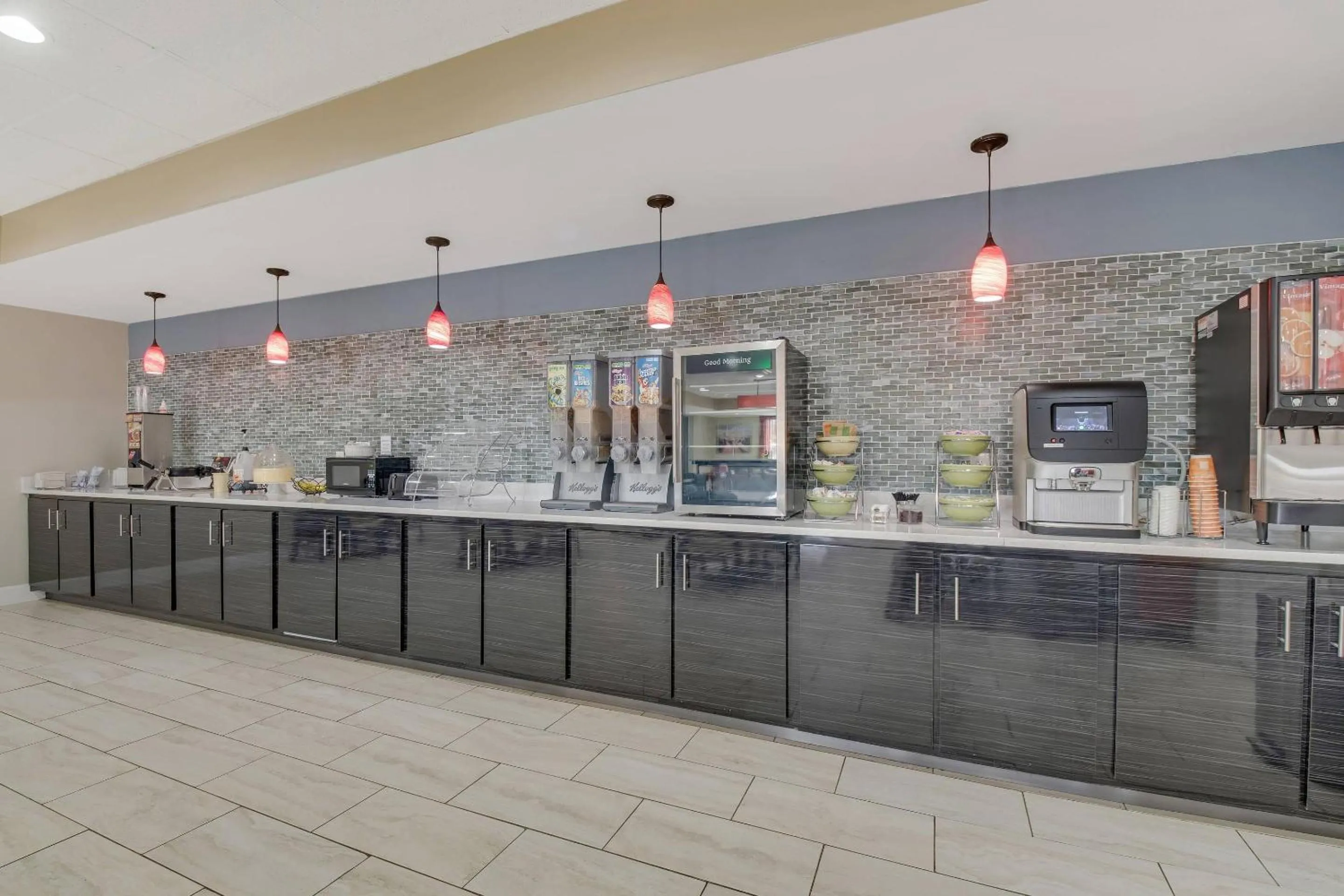 Breakfast in Quality Inn Dalton East