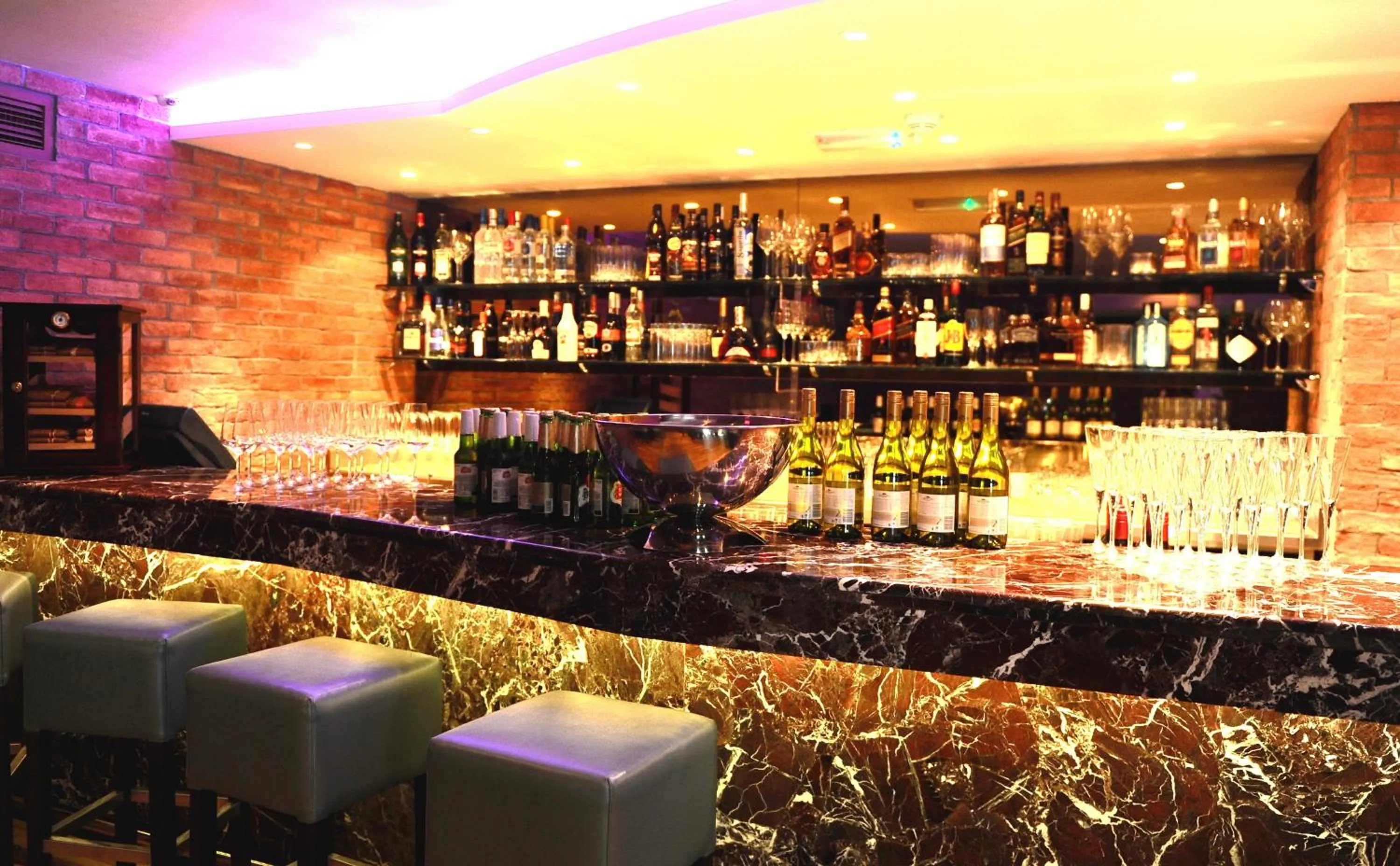 Lounge or bar in Ramada Downtown Abu Dhabi