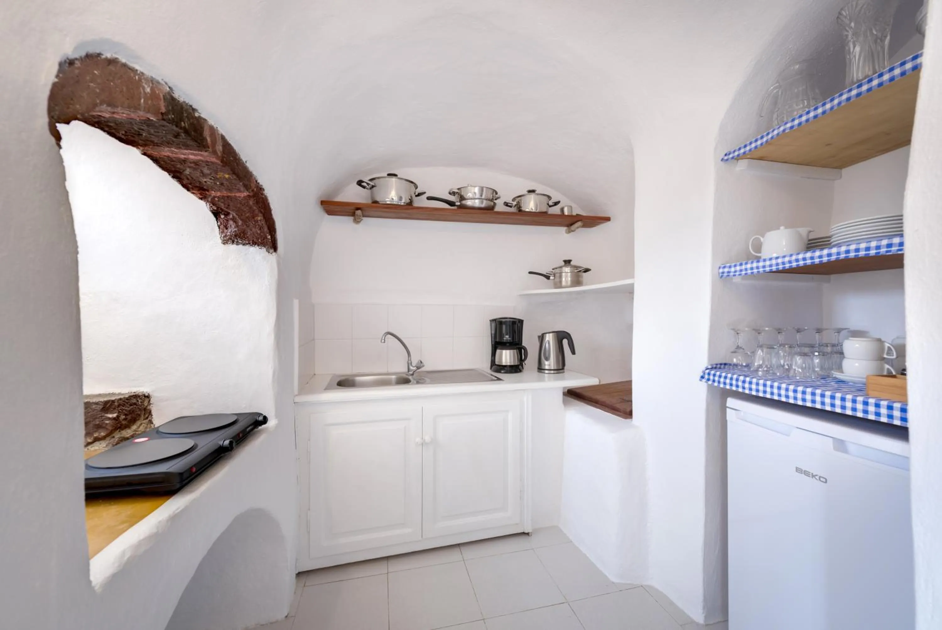 Kitchen or kitchenette in Chelidonia Traditional Villas