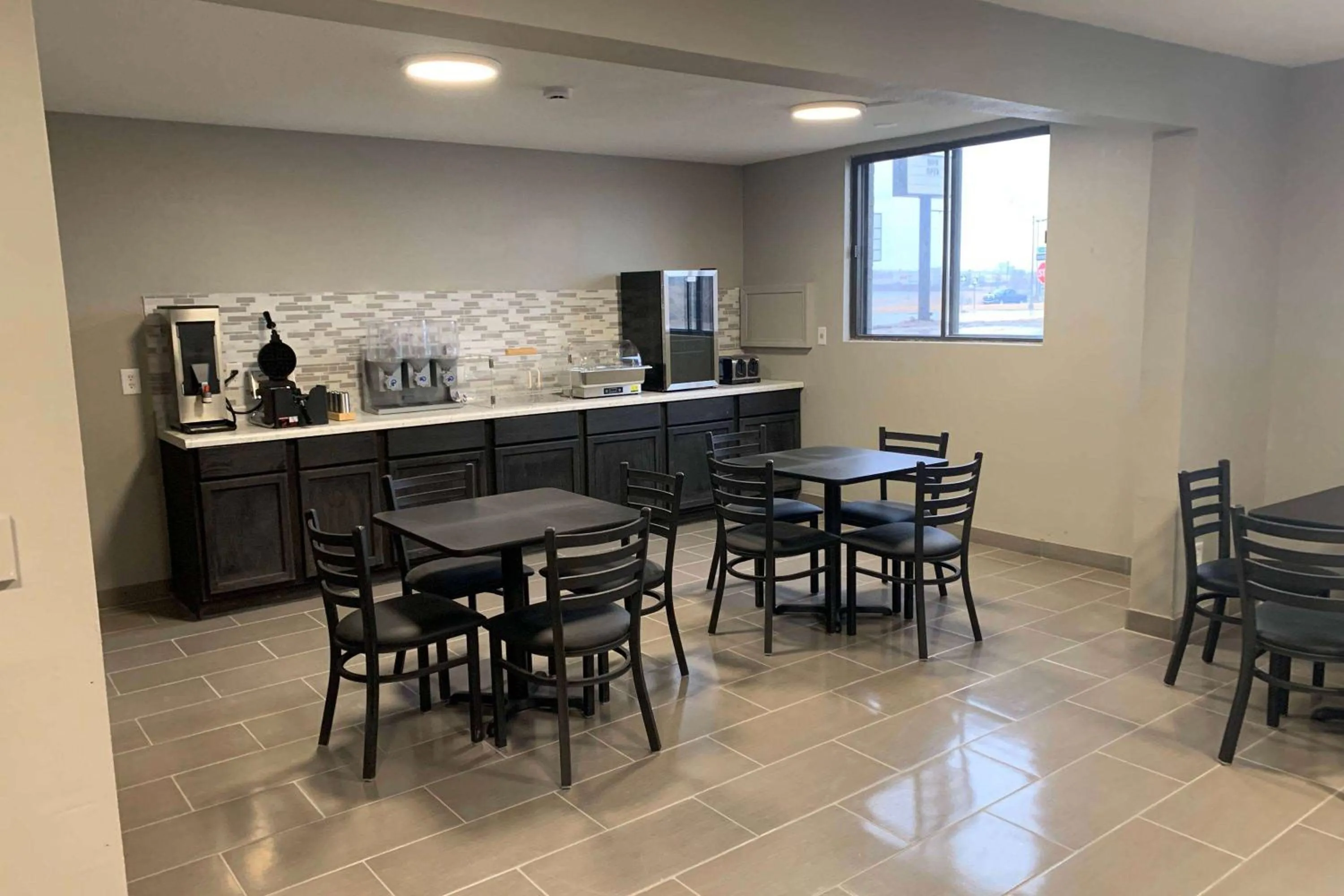 Breakfast in Super 8 by Wyndham Kirksville-University Area