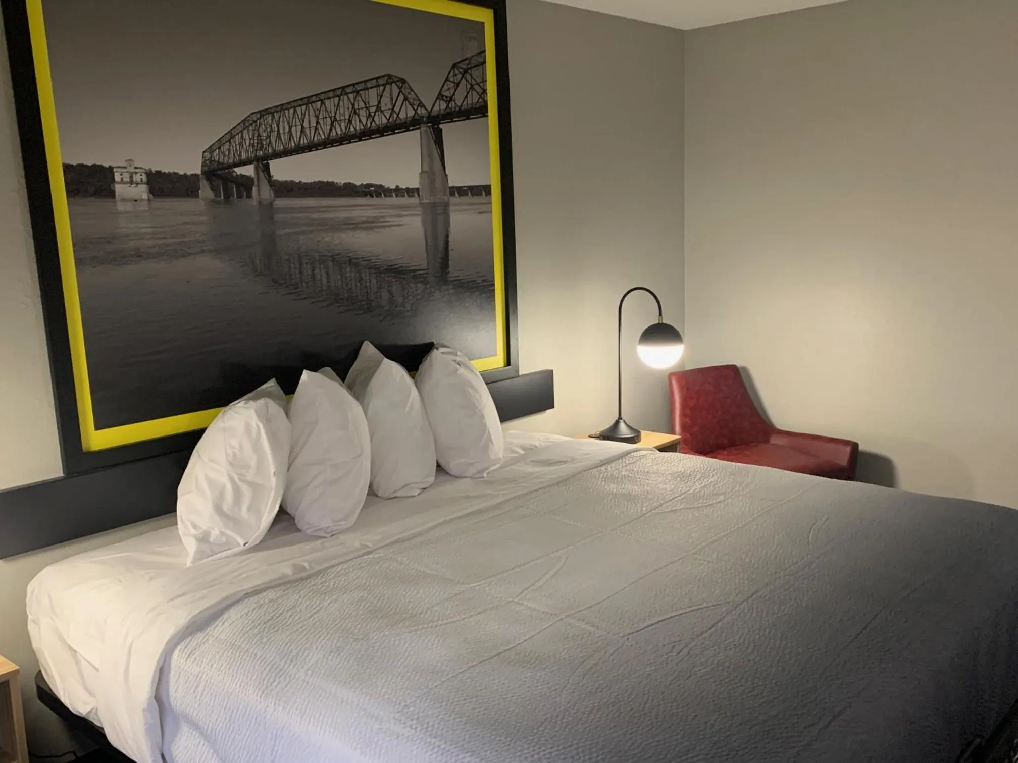 Bed in Super 8 by Wyndham Kirksville-University Area