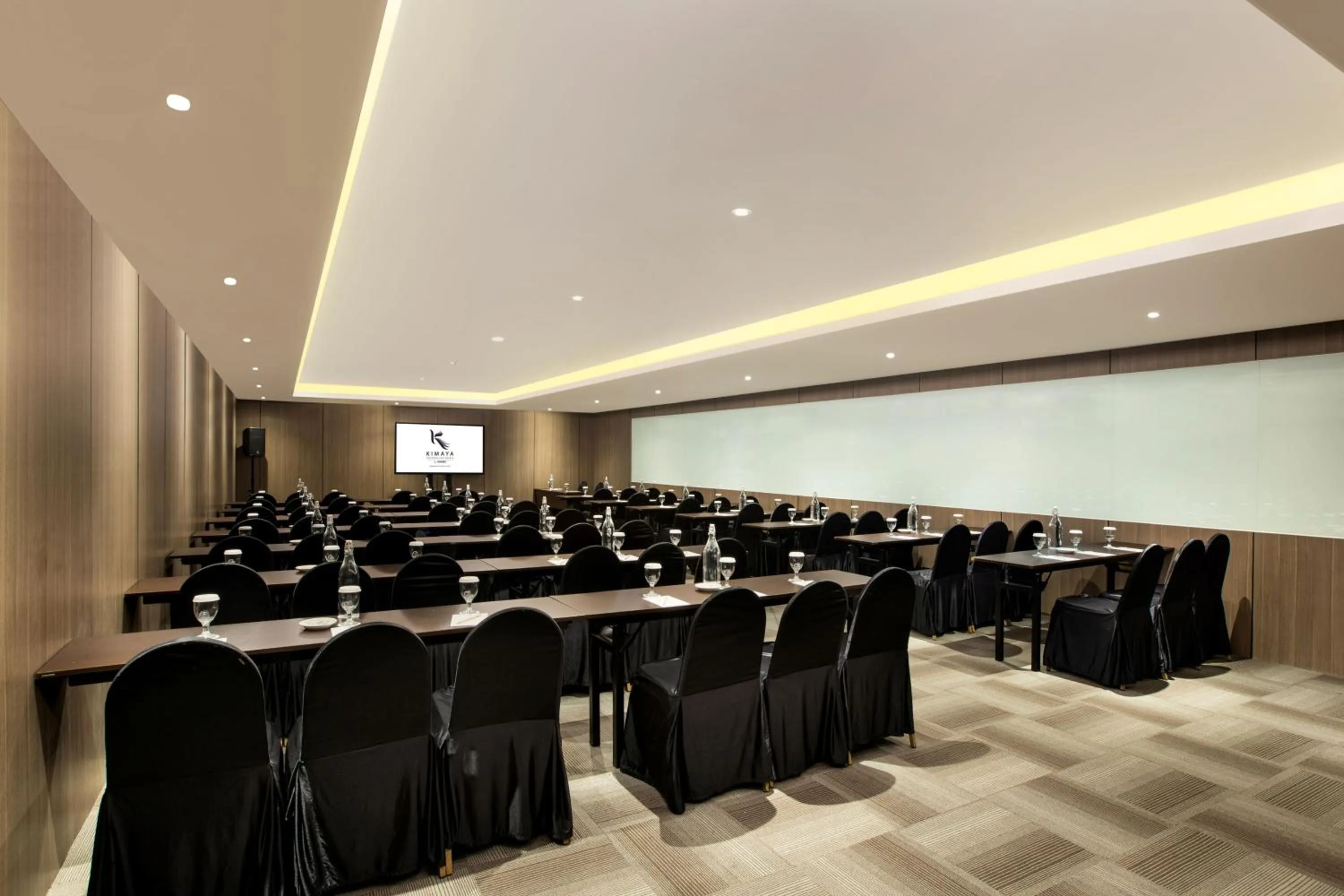 Meeting/conference room in Kimaya Sudirman Yogyakarta by Harris