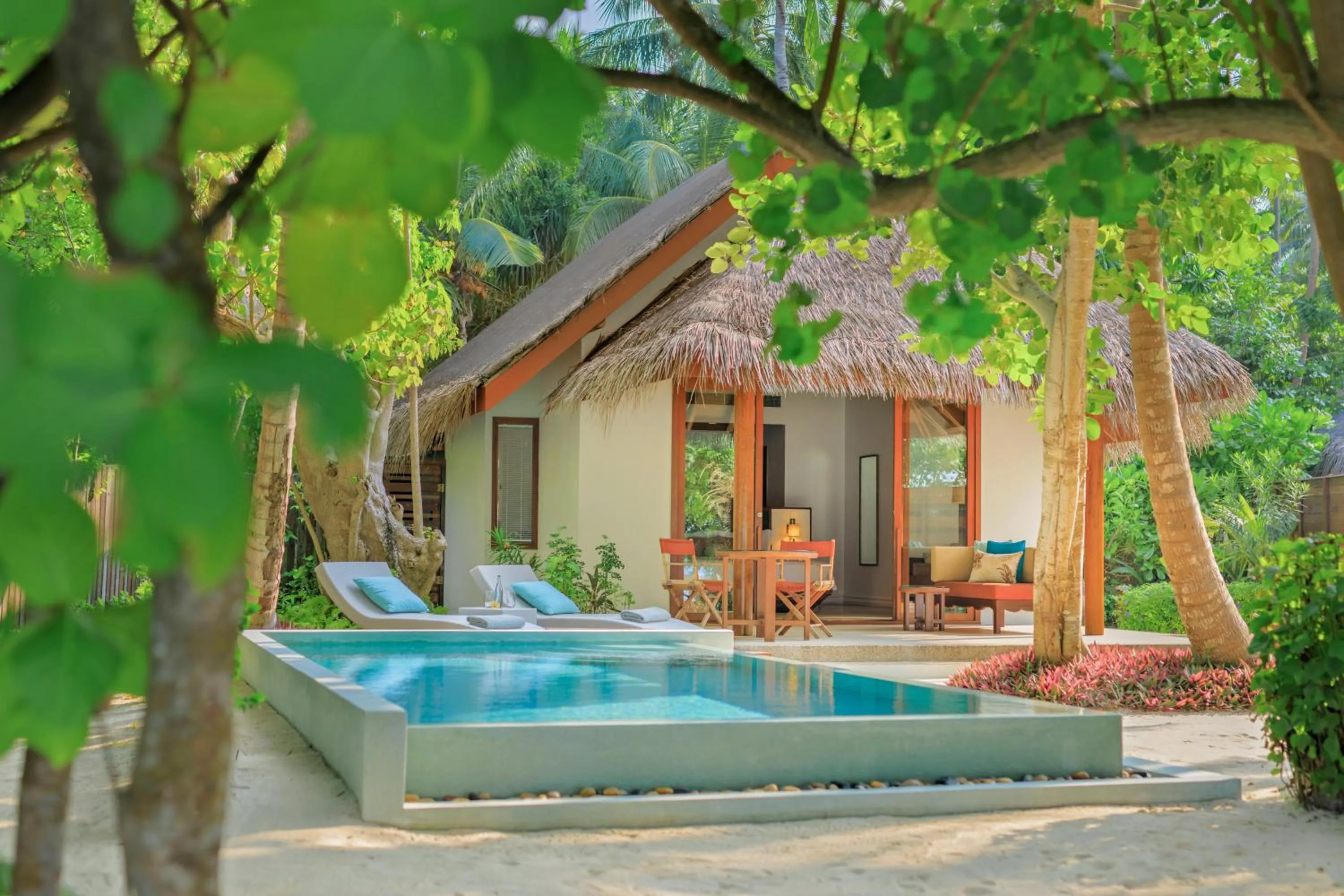 Area and facilities in Dusit Thani Maldives - Mudhdhoo Island, Baa Atoll